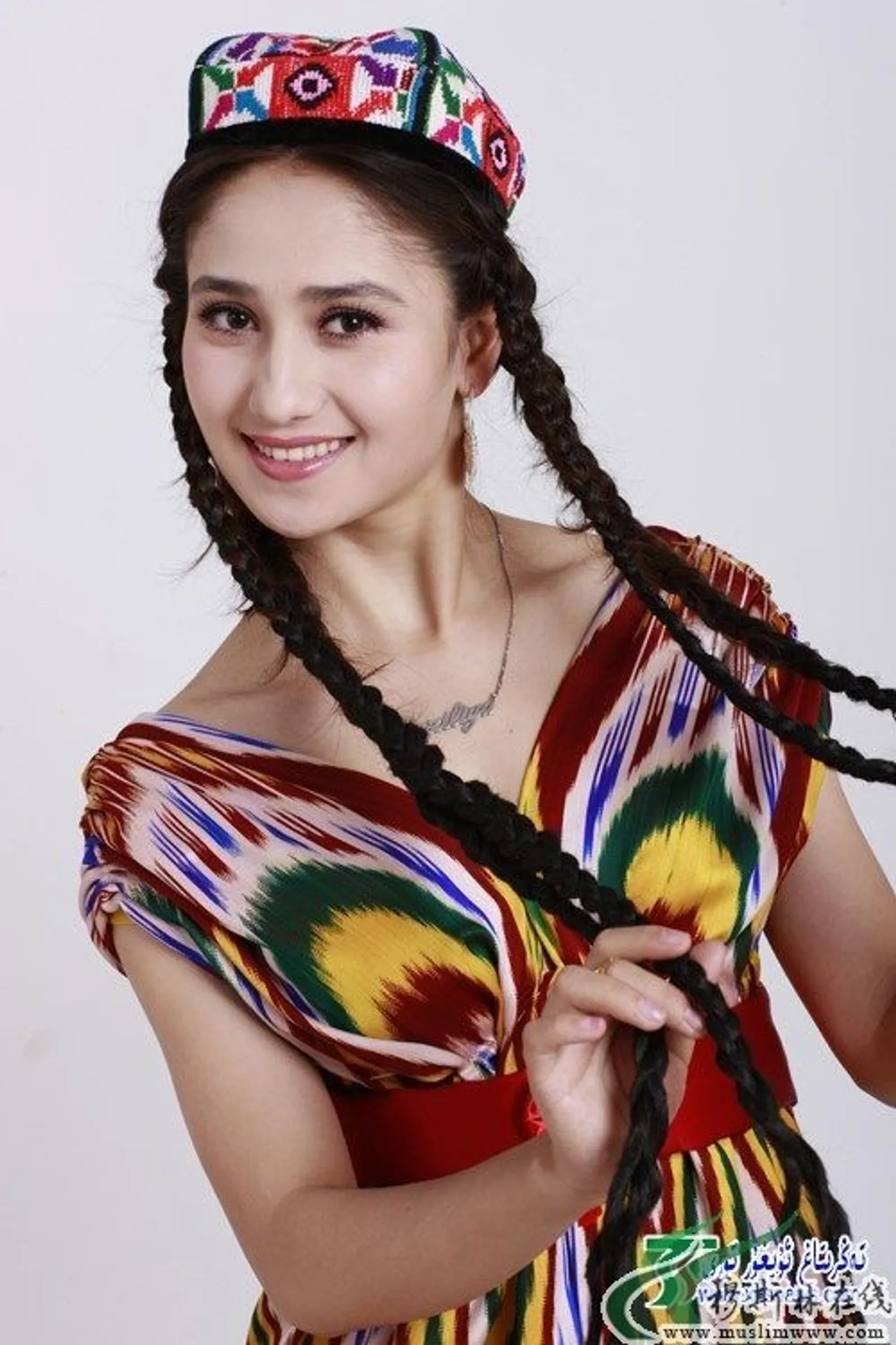 Selain Dilraba Dilmurat, Ini 9 Aktris Tiongkok dari Suku Uighur 