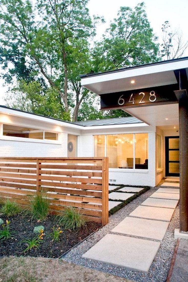 Rumah Tampil Unik dengan 9 Desain Pagar Kayu Minimalis Modern