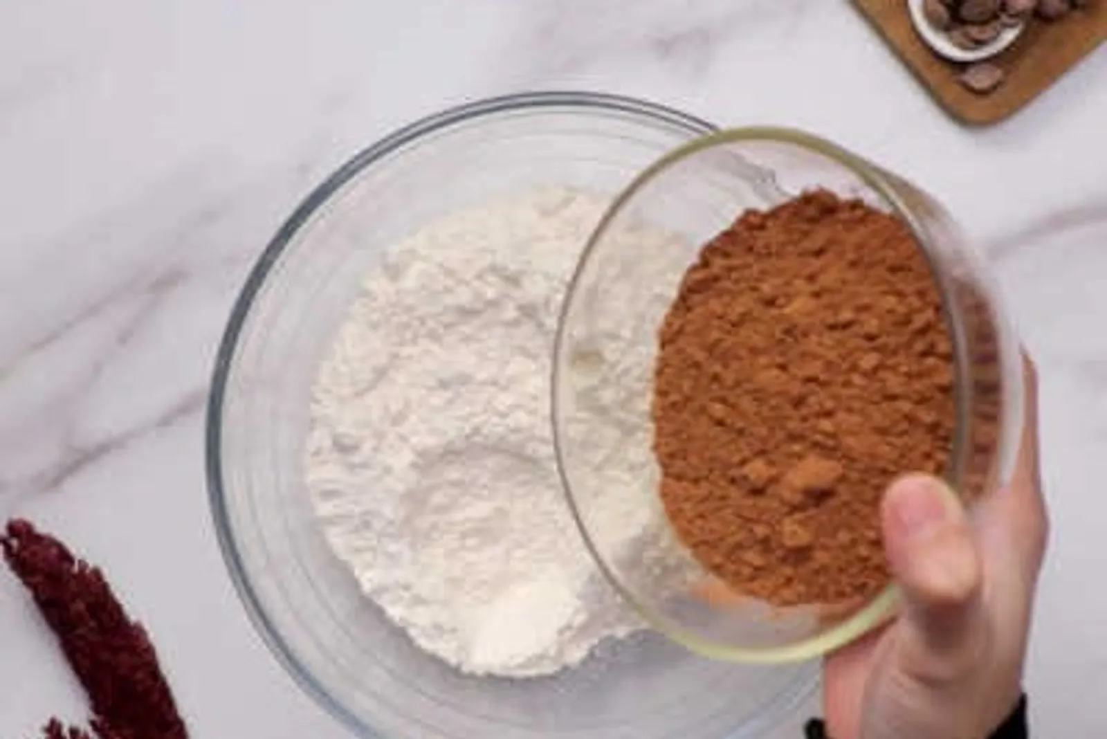 Resep Membuat Soft Cookies Cokelat Topping Kacang Mede