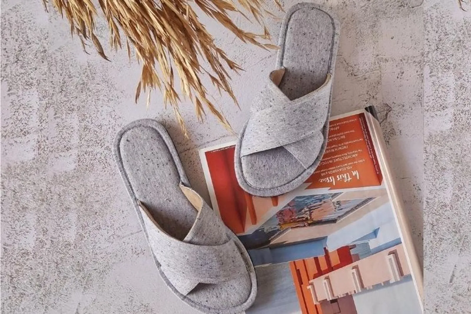 #PopbelaOOTD: Sandal Rumahan dari Brand Lokal, Nyaman Seharian!