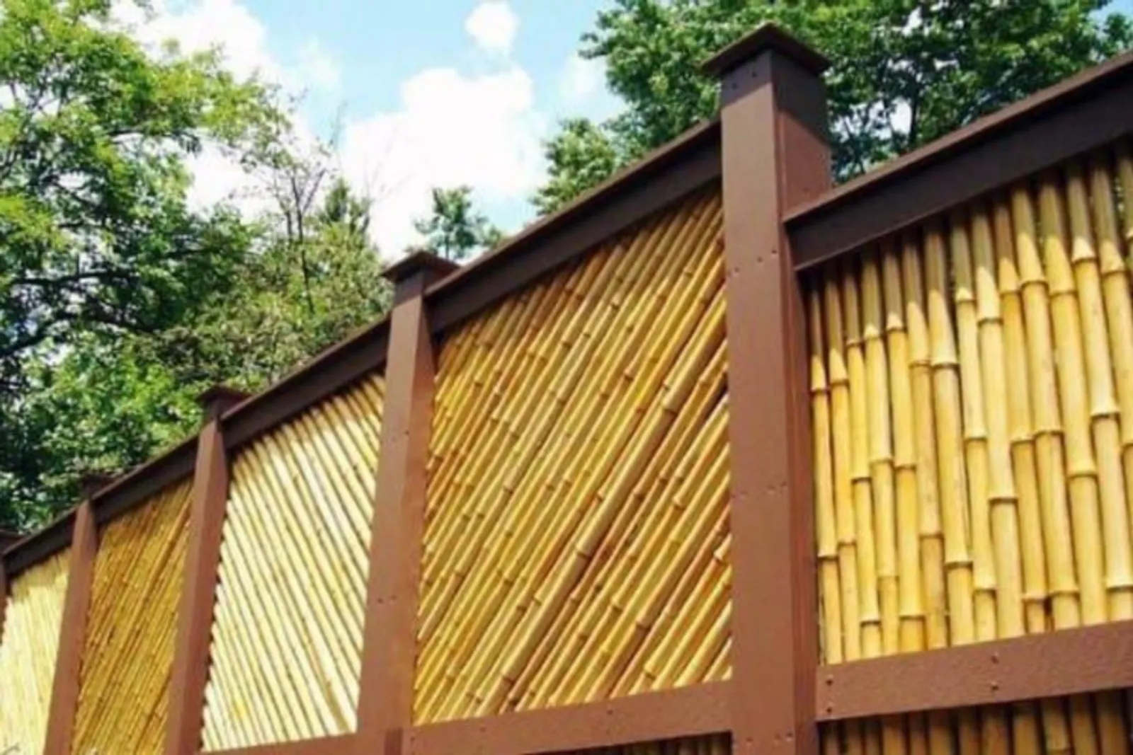 20 Inspirasi Desain Pagar Bambu untuk Hunian Impianmu