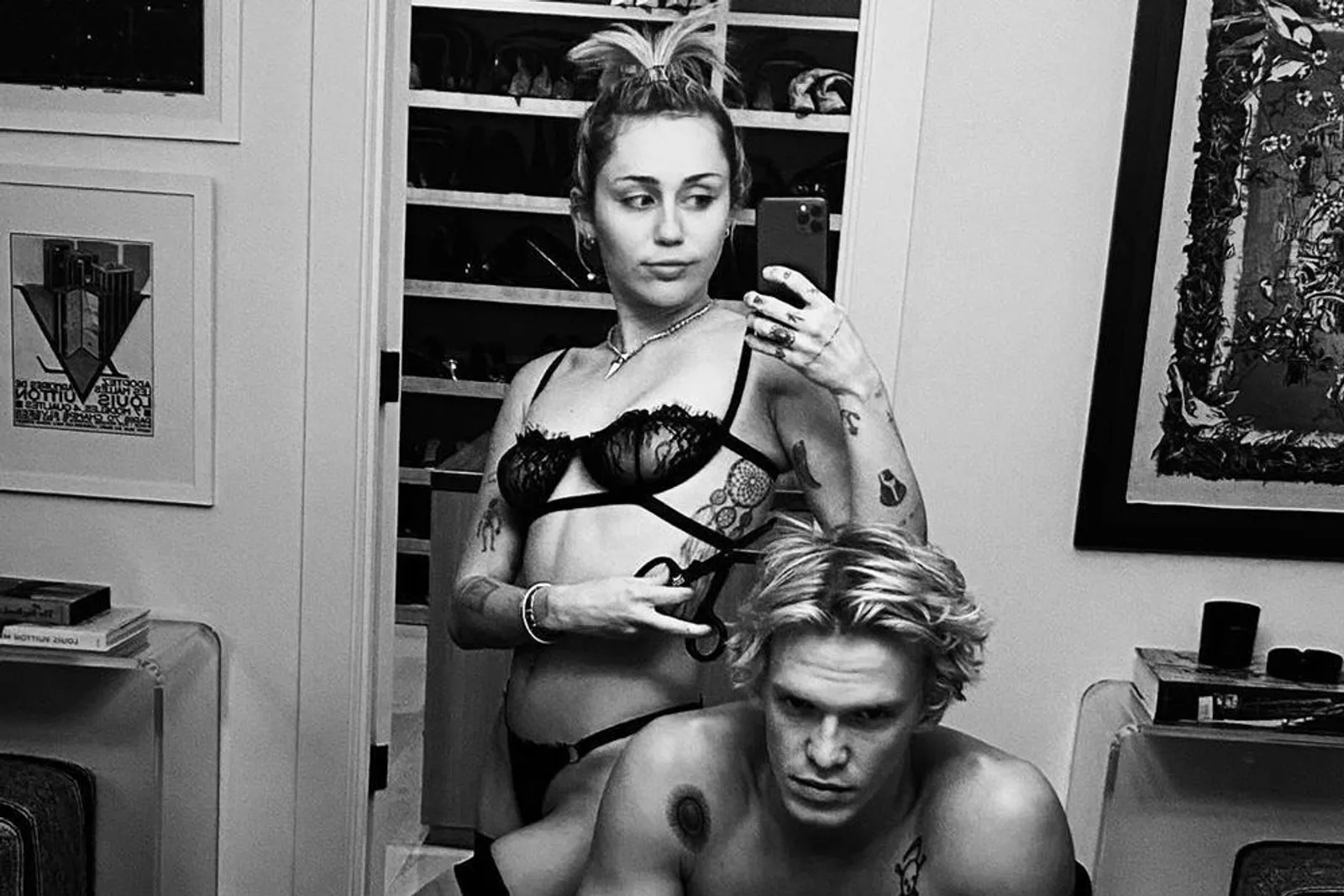 Putus, Ini 9 Potret Mesra Miley Cyrus dan Cody Simpson