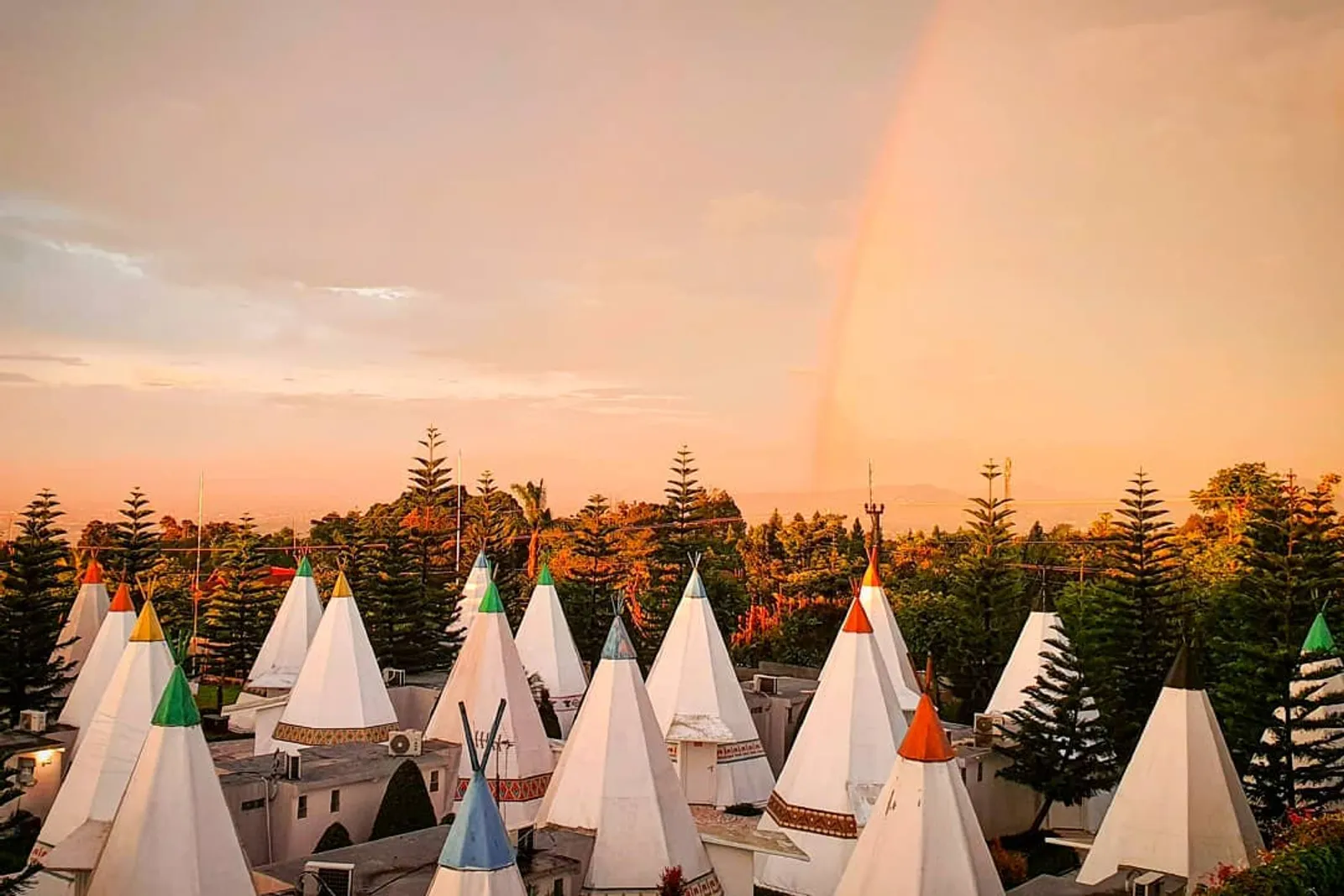 9 Lokasi Glamping yang Super Cantik dan Instagramable