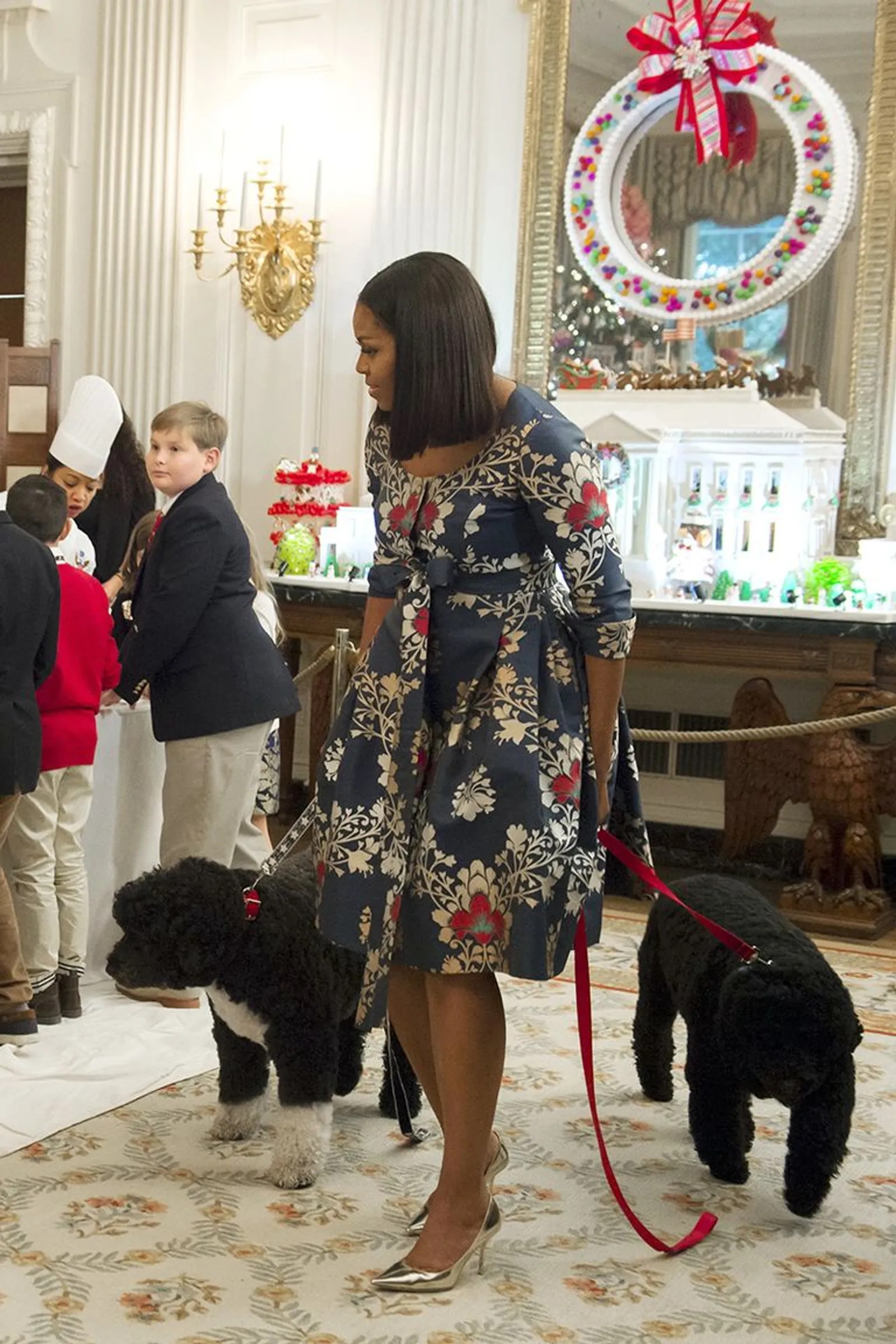 Tiru Gaya Outfit Michelle Obama untuk Tampil Elegan & Modis!