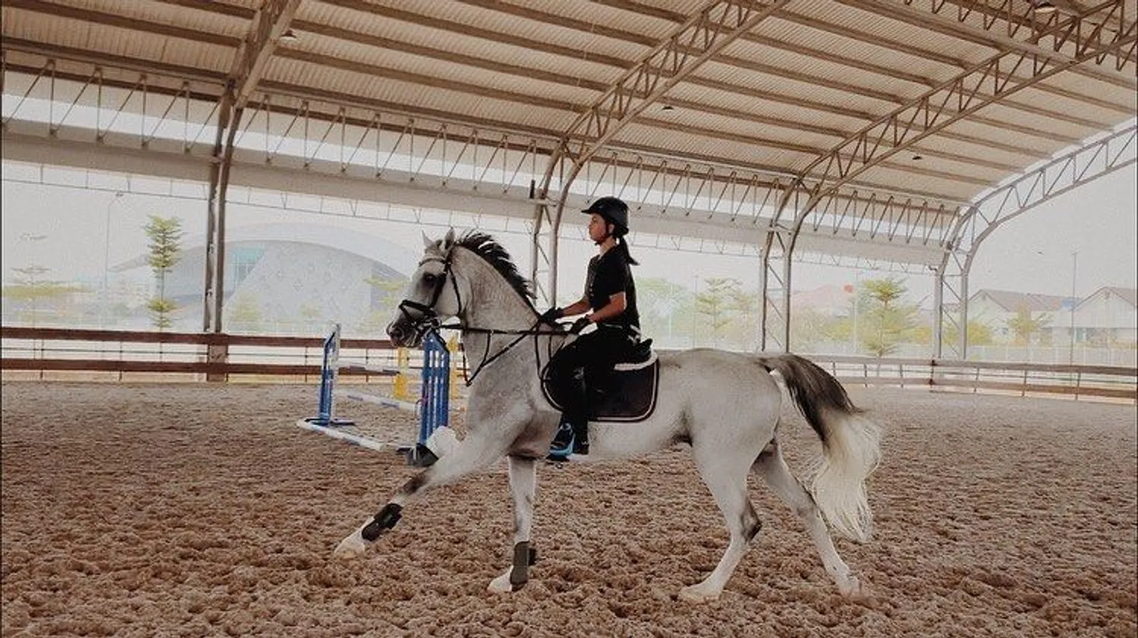 10 Fakta Charlotte Fatima, Anak Shahnaz Haque yang Juga Atlet Berkuda