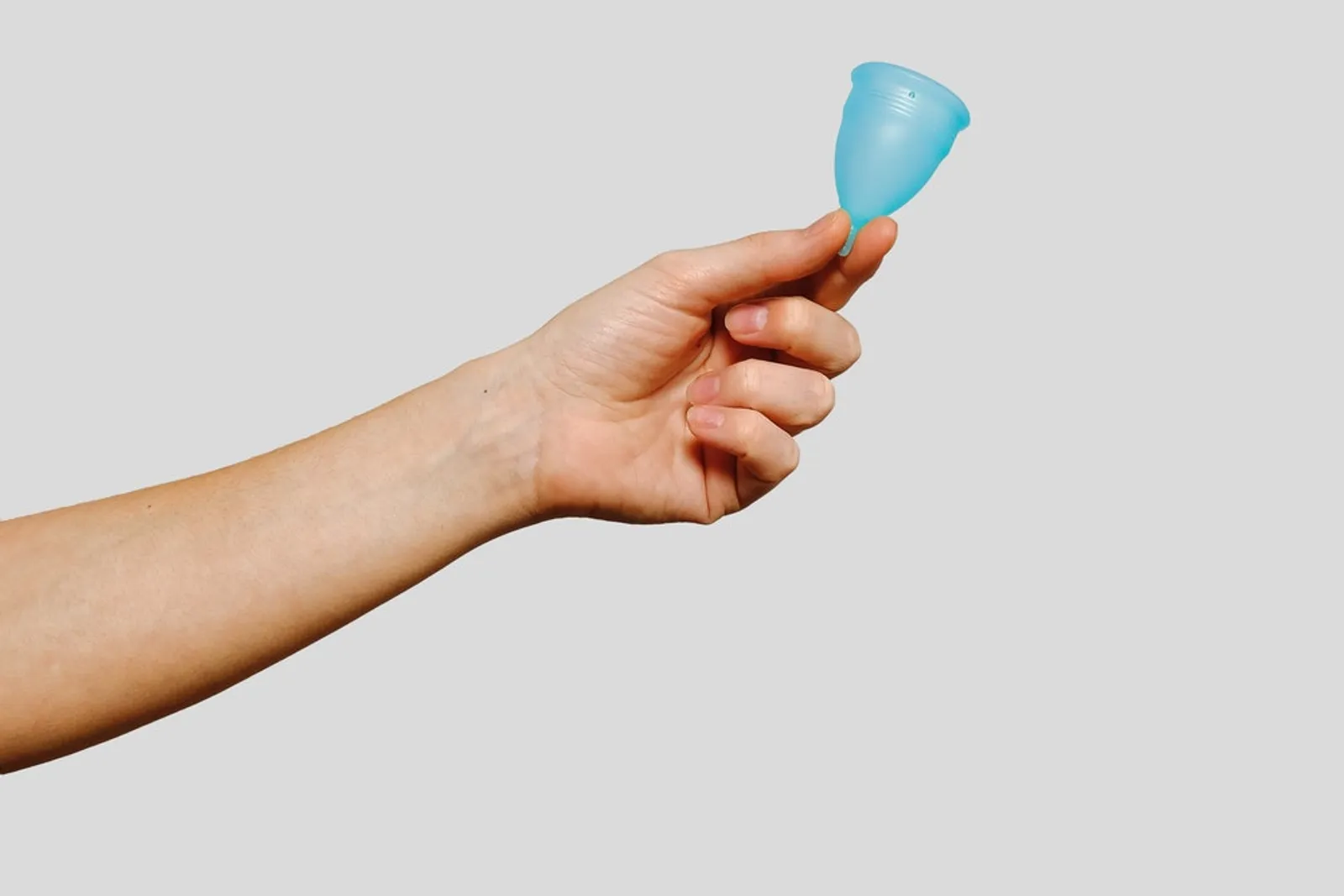 Nggak Sakit, Ini 7 Tips Memasang Menstrual Cup untuk Pertama Kalinya