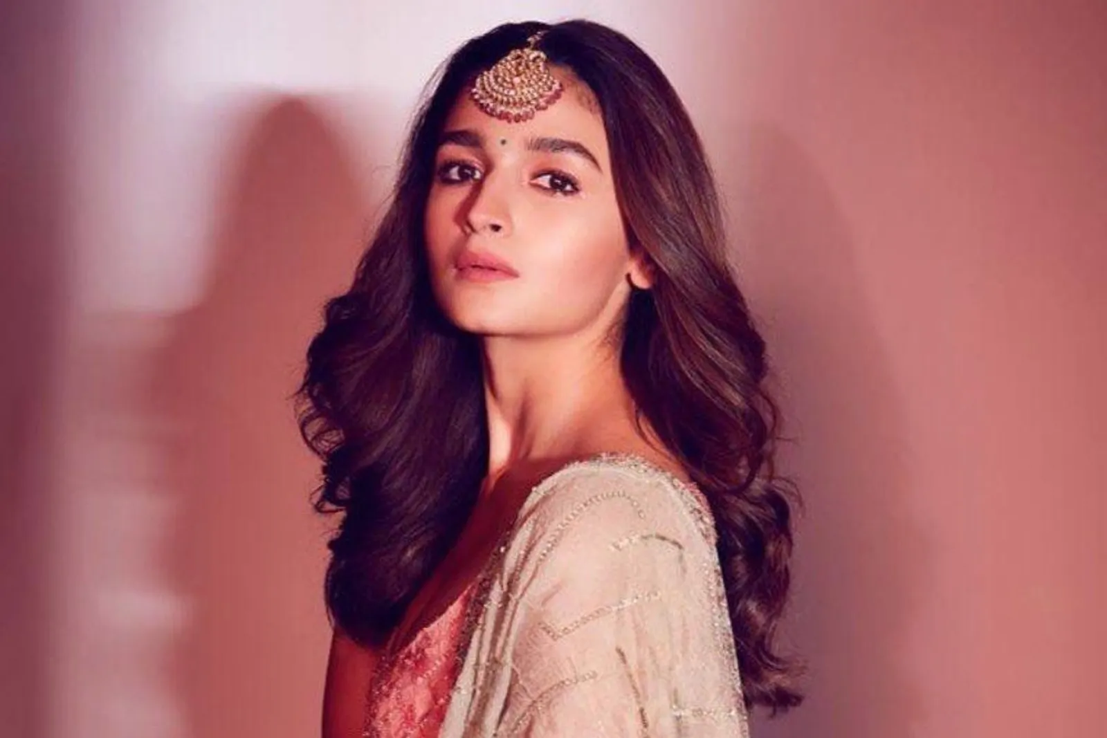 7 Pesona Bintang Muda Bollywood yang Kian Bersinar 