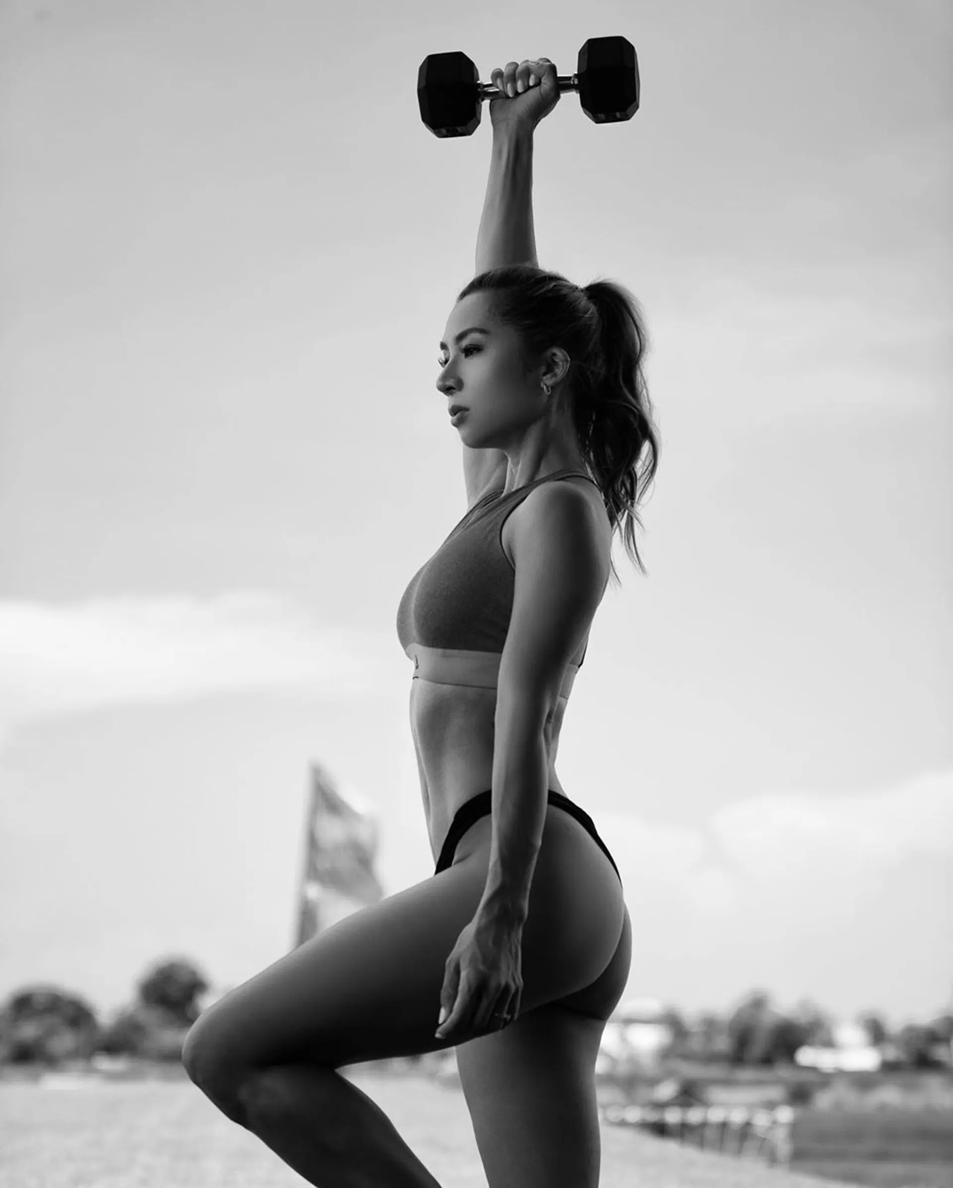 Intip Gaya Seksi Jennifer Bachdim saat Olahraga, Body Goals!