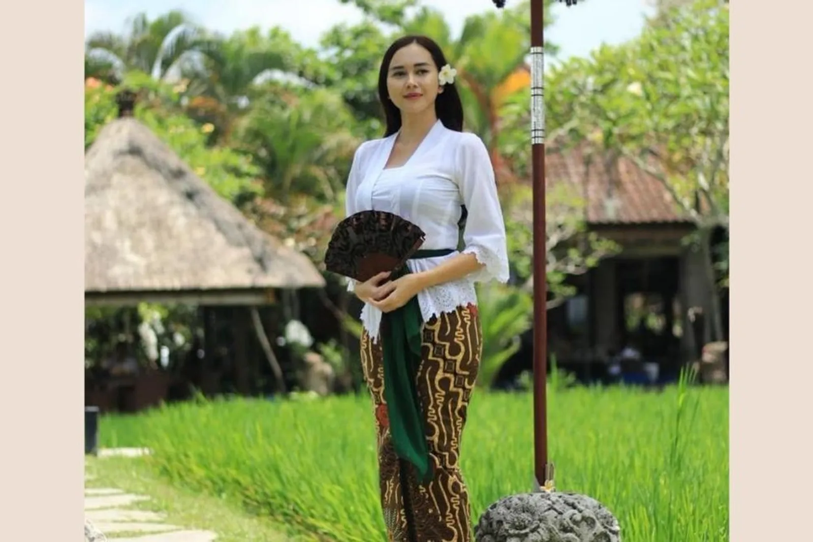 Kenakan Pakaian Tradisional Khas Bali, 7 Seleb Ini Tampil Memukau  