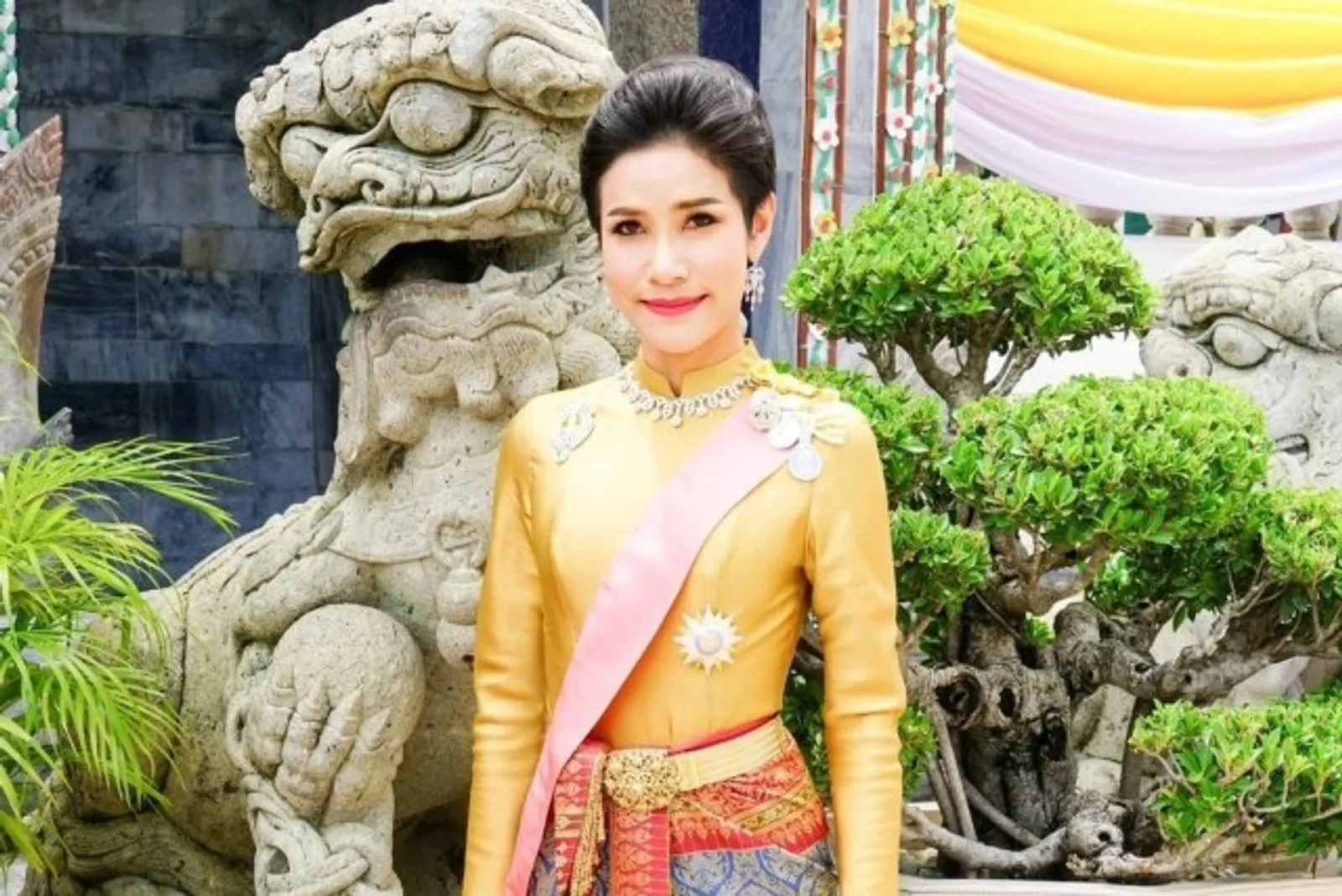 Foto Syurnya Tersebar, Ini 6 Kontroversi Sineenat Selir Raja Thailand