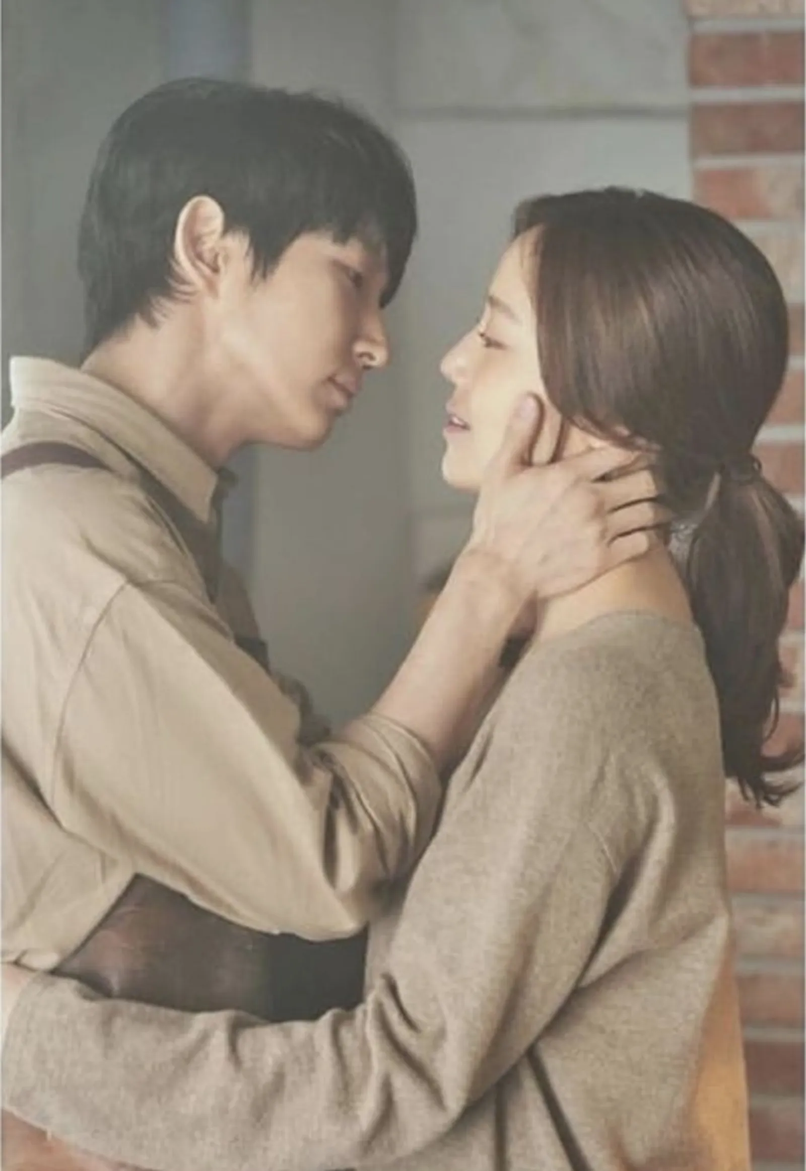 Bikin Kesemsem! 10 Potret Mesra Lee Joon Gi dan Moon Chae Won di Drama