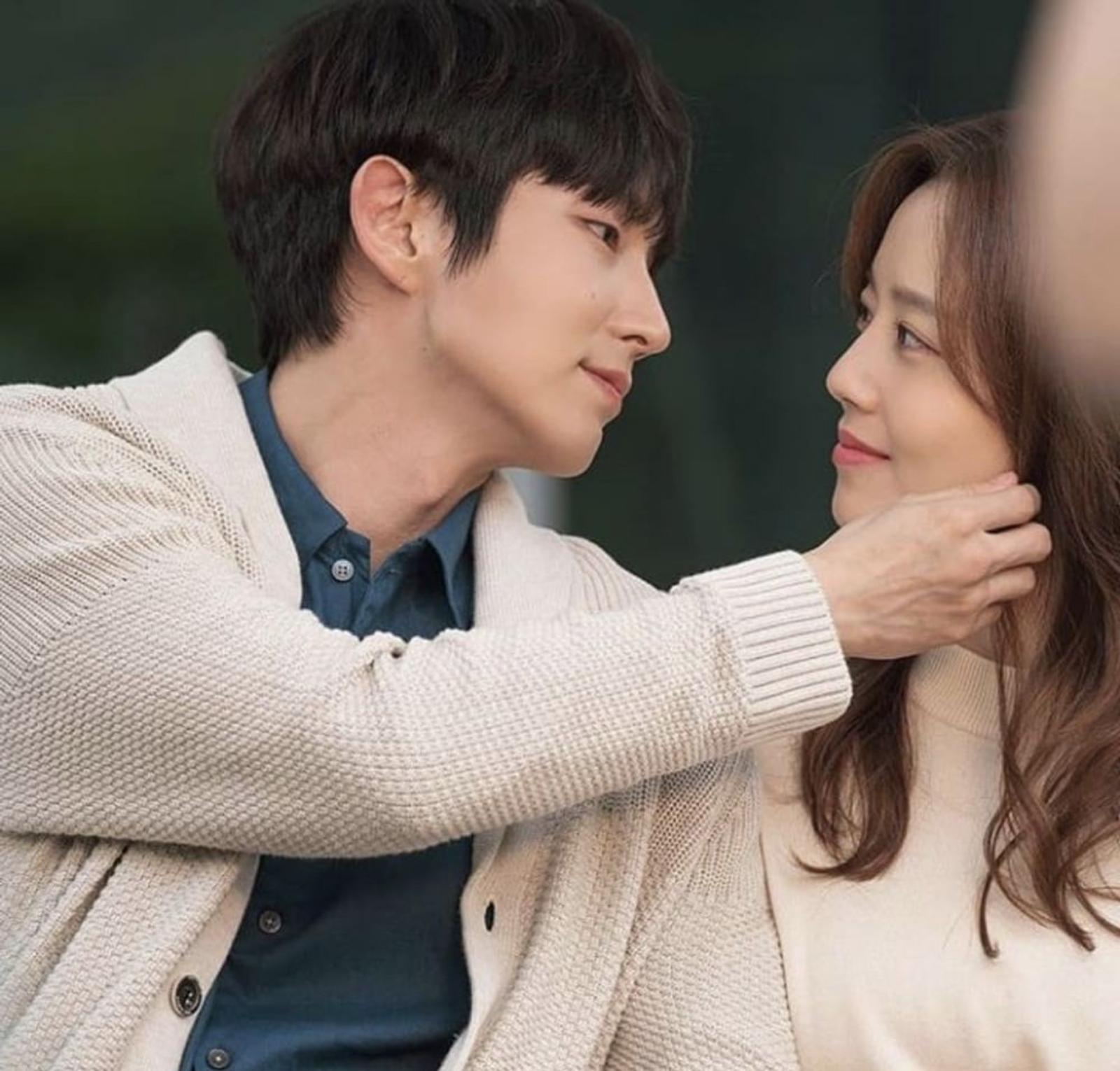 Bikin Kesemsem! 10 Potret Mesra Lee Joon Gi dan Moon Chae Won di Drama