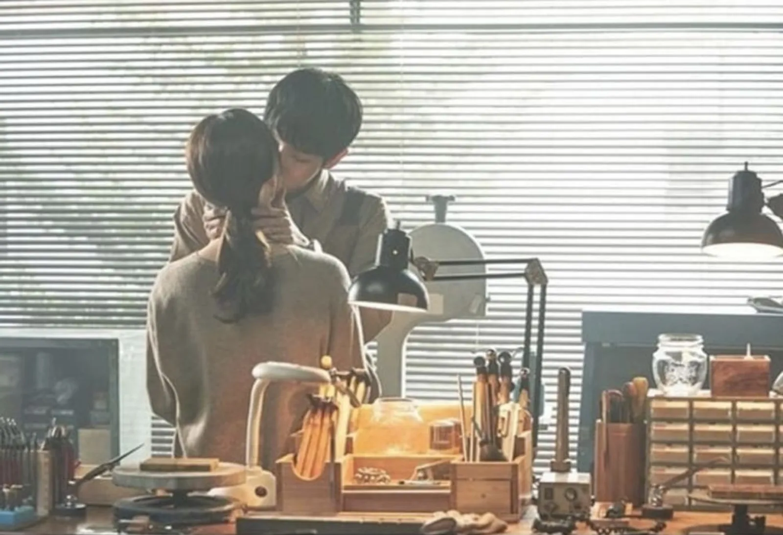 Bikin Kesemsem! 10 Potret Mesra Lee Joon Gi dan Moon Chae Won di Drama