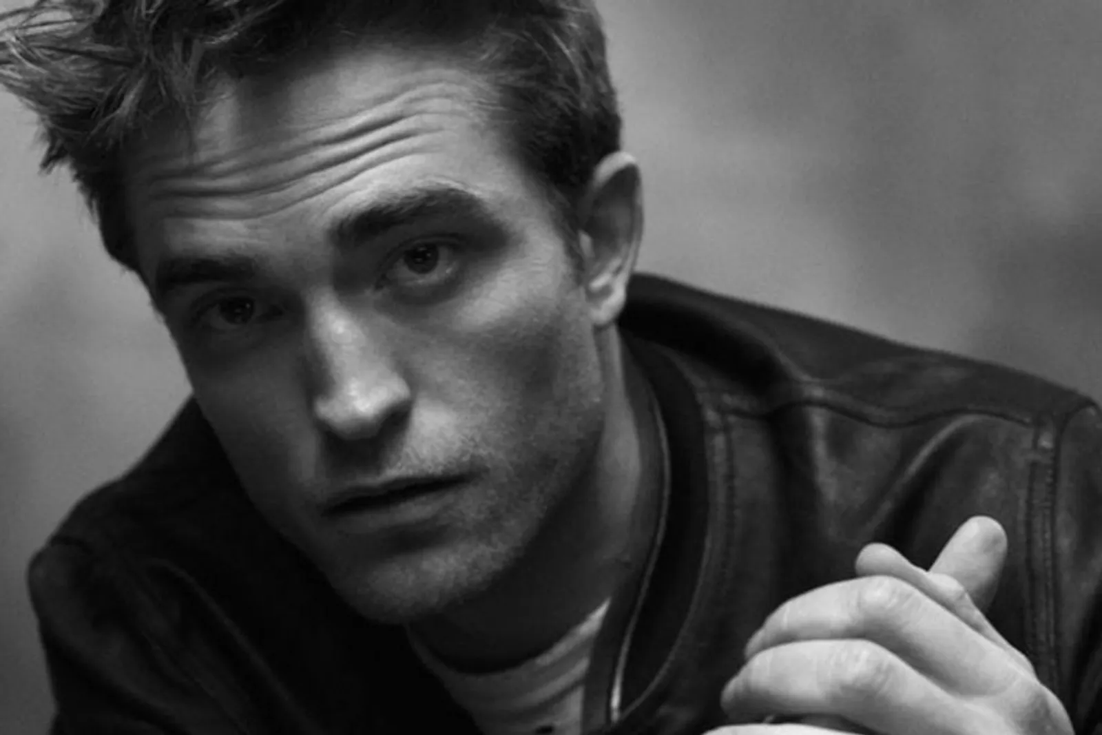 Robert Pattinson Dikabarkan Positif COVID-19, The Batman Ditunda Lagi