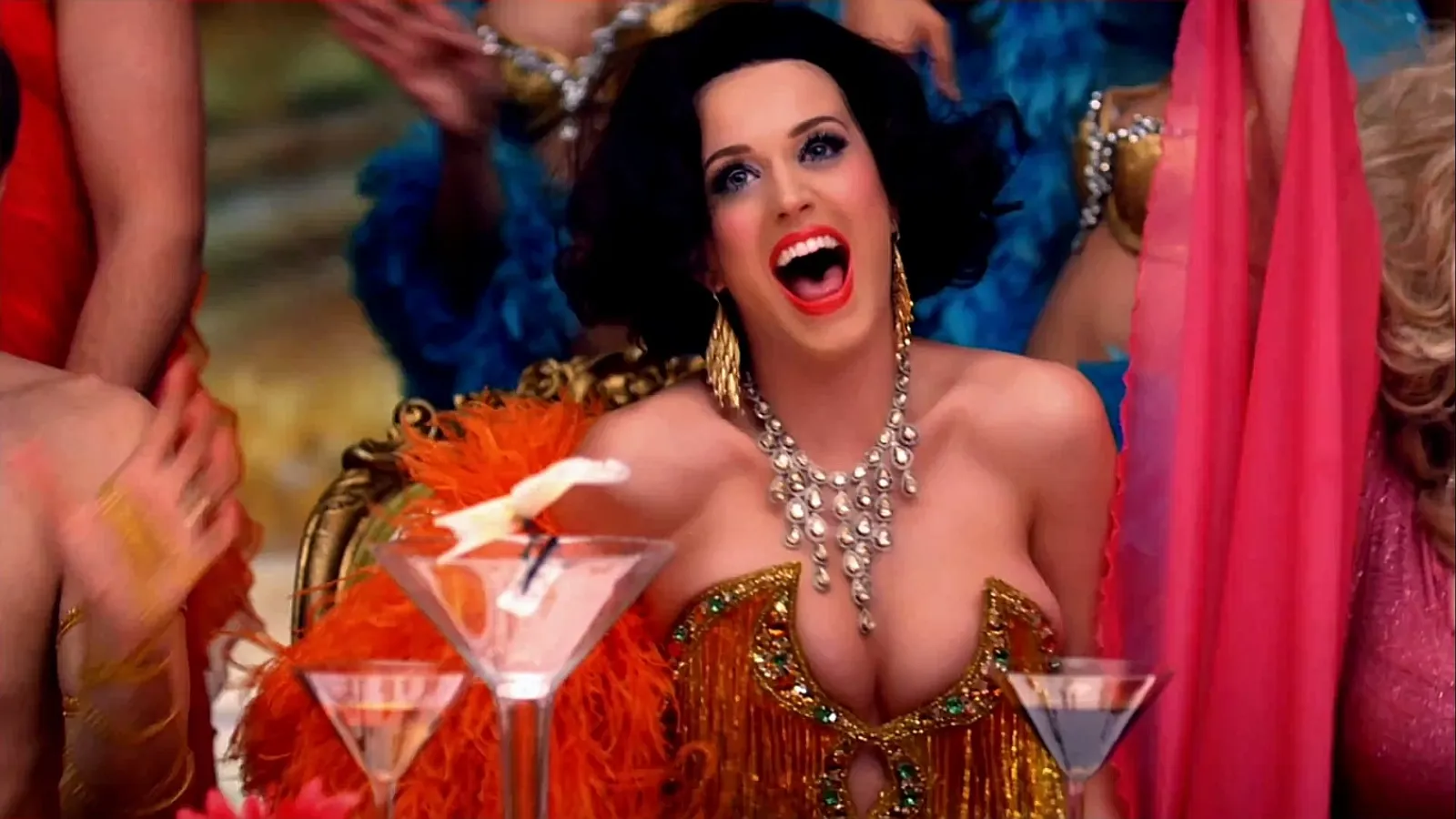 Sambil Nostalgia, Ini Video Klip Jadul Katy Perry dengan Baju Terseksi