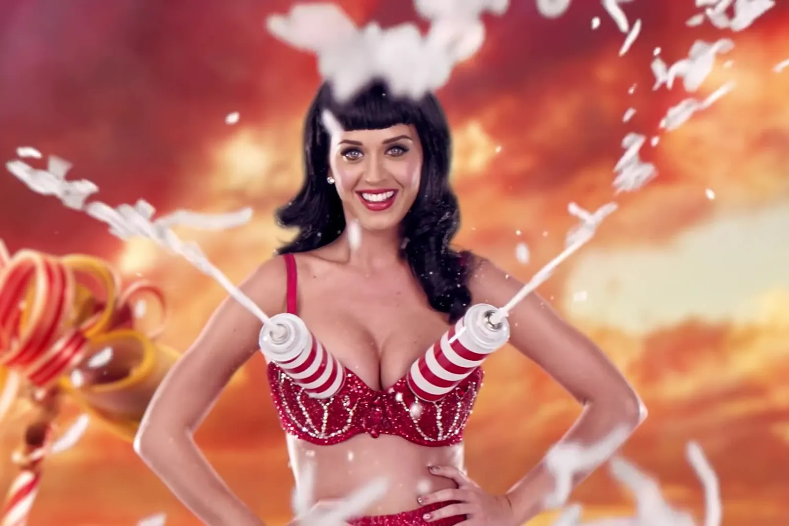 Sambil Nostalgia, Ini Video Klip Jadul Katy Perry dengan Baju Terseksi