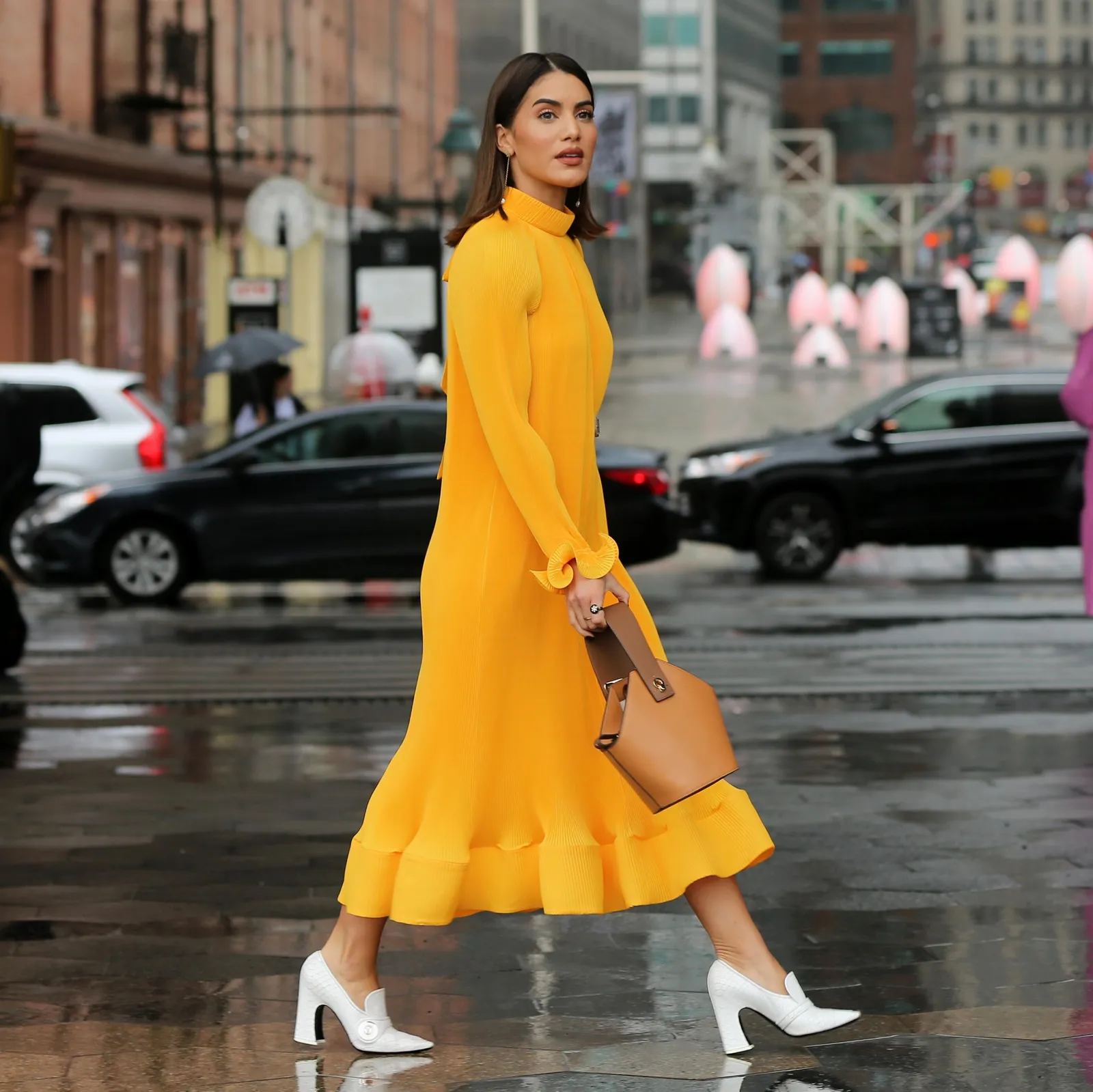 Tips Gunakan Outfit Warna Kuning yang Nyaman untuk Sehari-hari