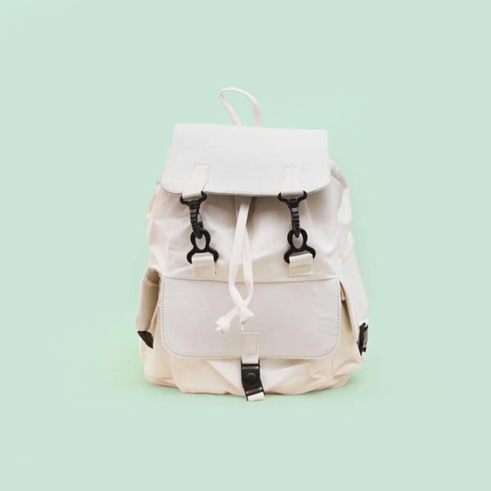 #PopbelaOOTD: Upgrade Gaya Makin Keren Pakai Backpack dari Brand Lokal