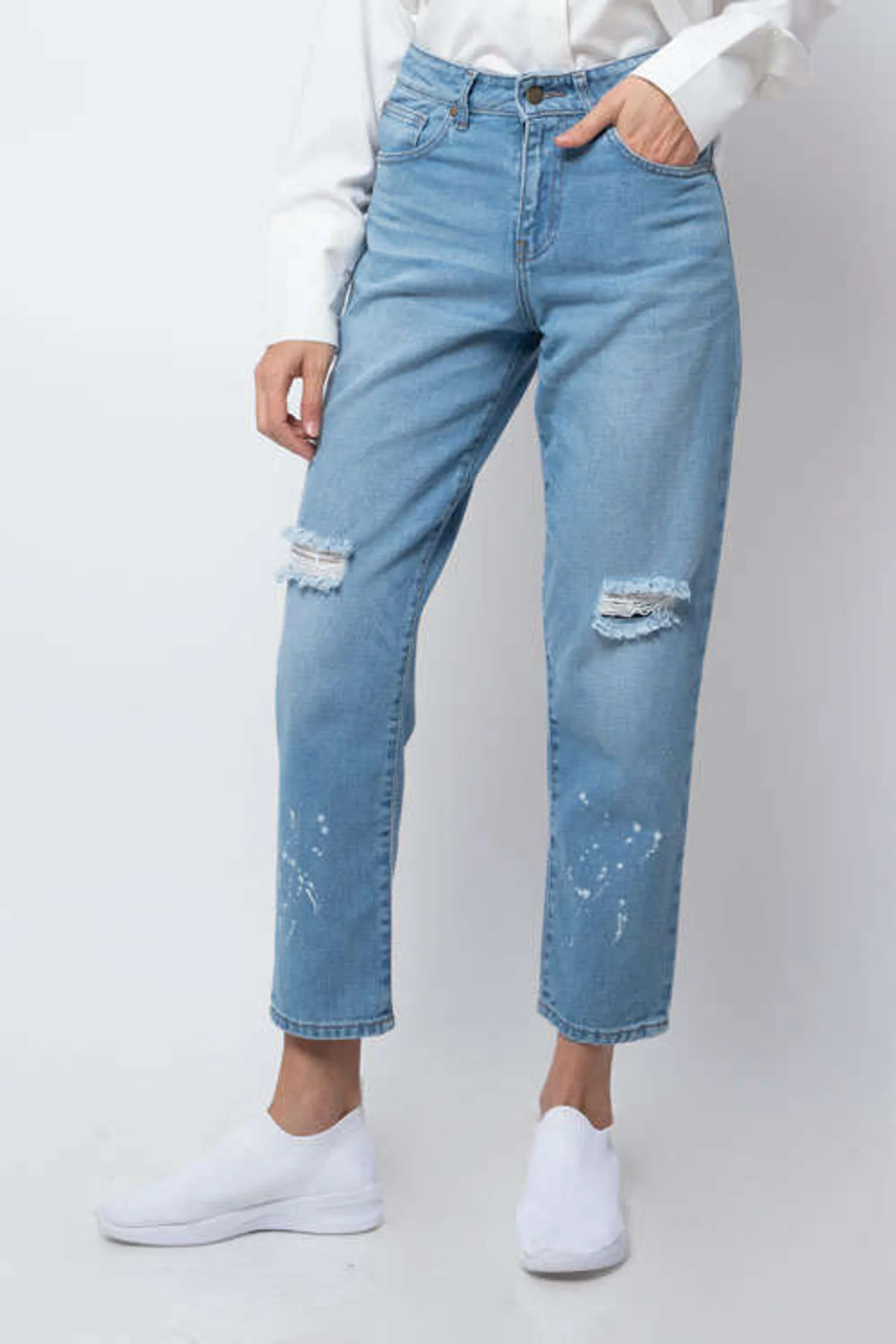 #PopbelaOOTD: Kumpulan Celana Jeans High Waist dari Brand Lokal