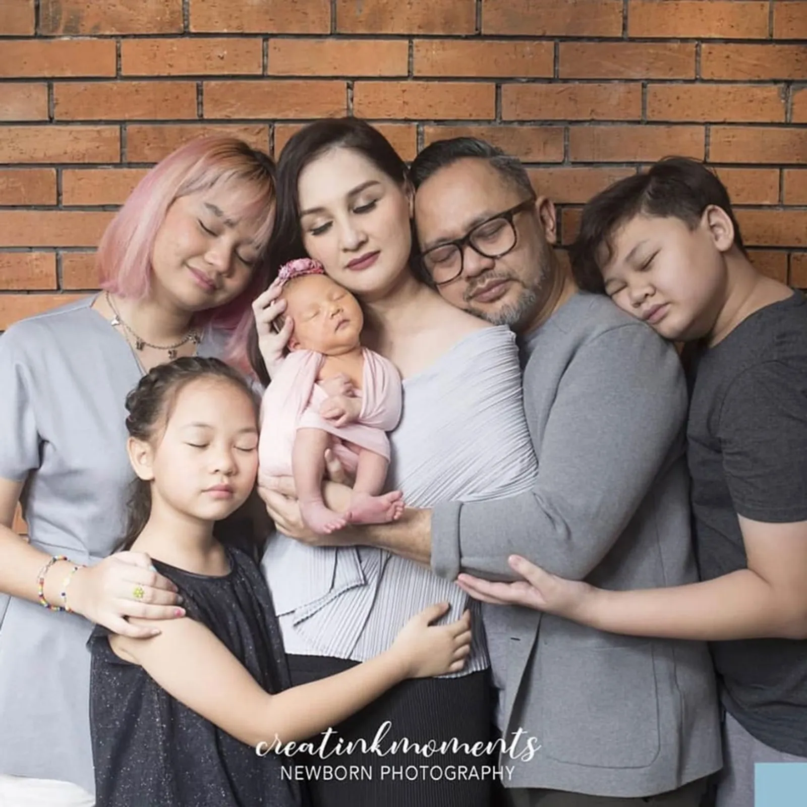 18 Tahun Menikah, 9 Potret Perjalanan Cinta Mona Ratuliu-Indra Brasco