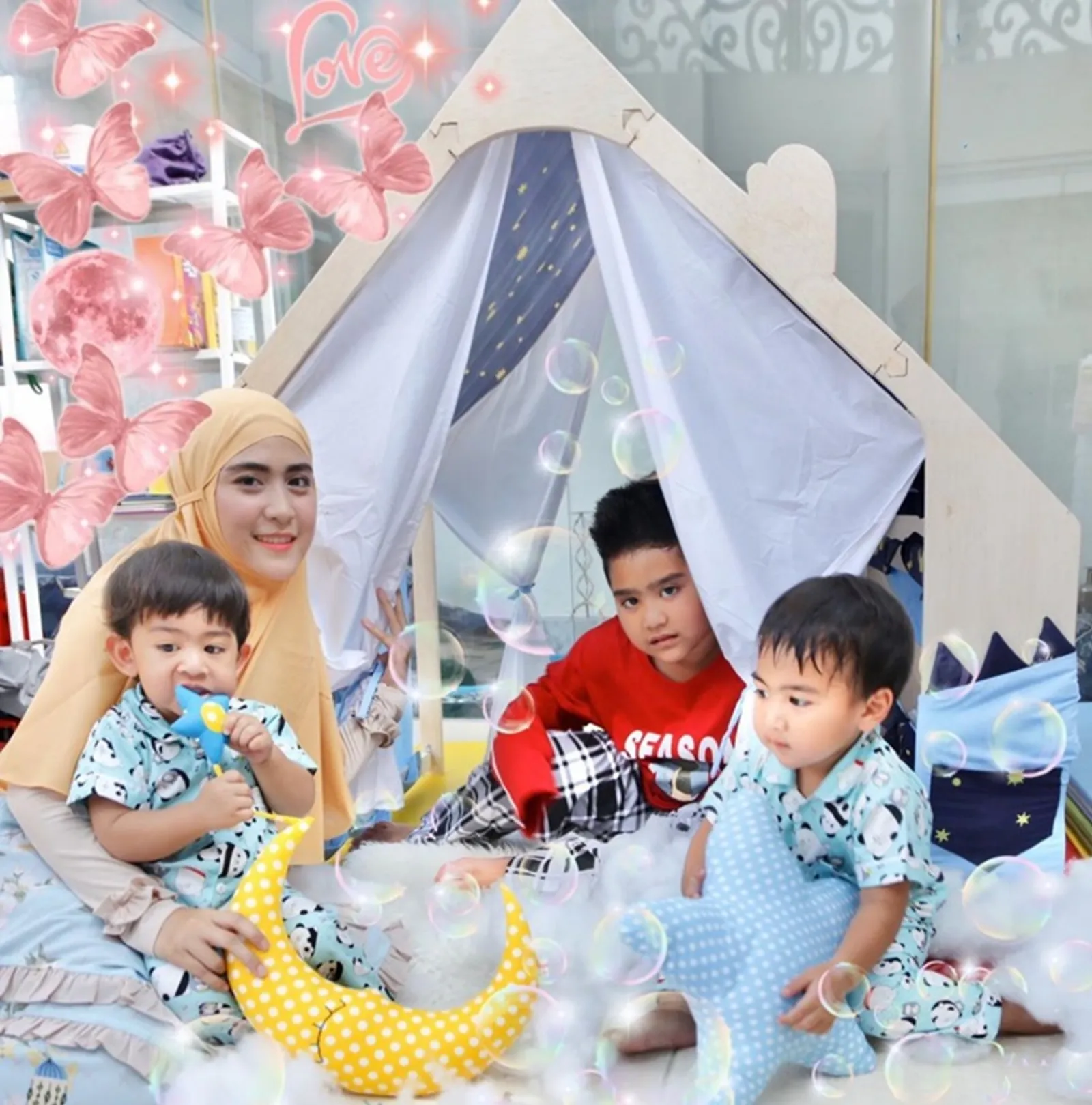 9 Potret Manis Keluarga Ustaz Solmed & April Jasmine, Panutan Netizen!