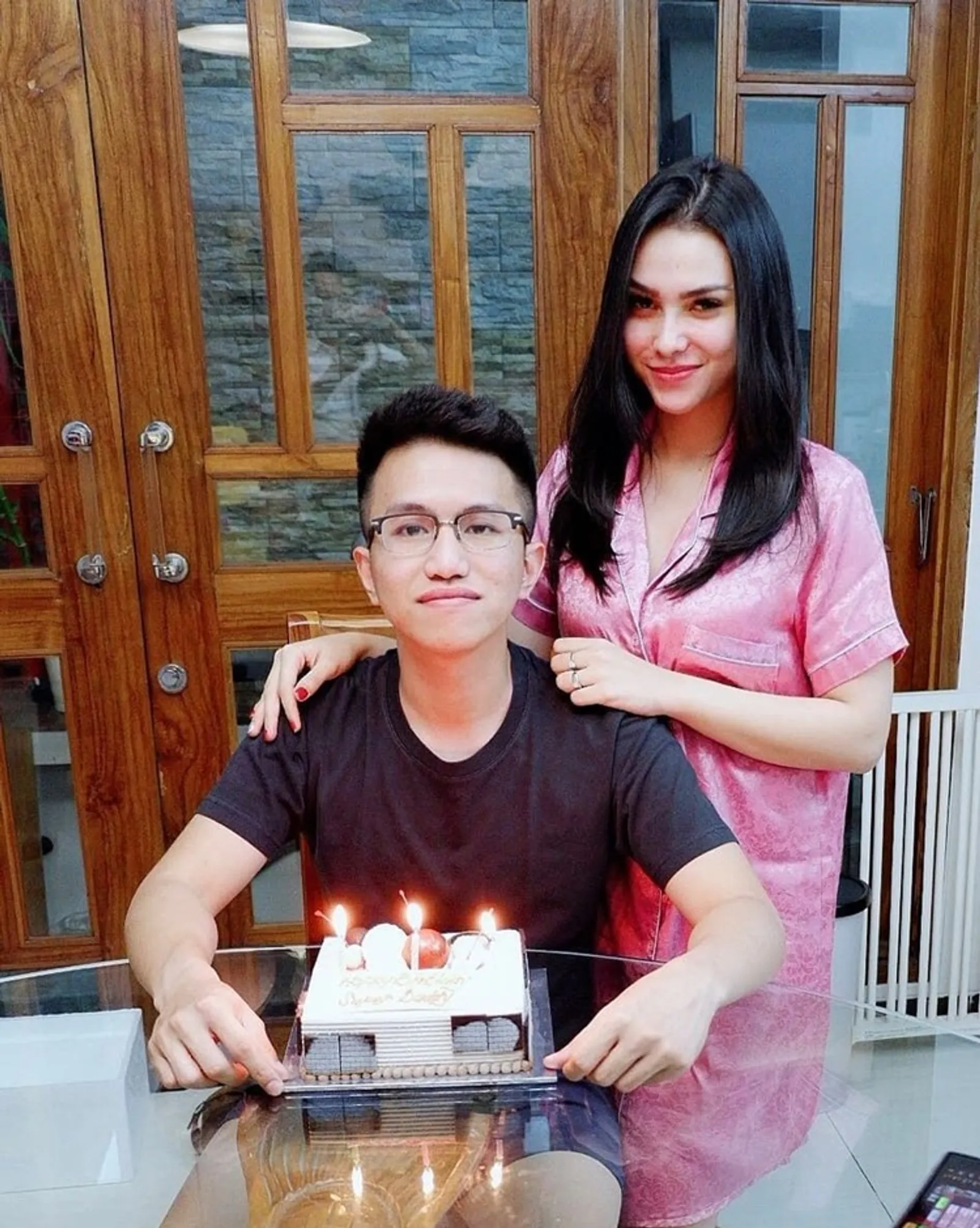 Sering Jadi Pelakor, 8 Aktris FTV Ini Ternyata Punya Pasangan Romantis