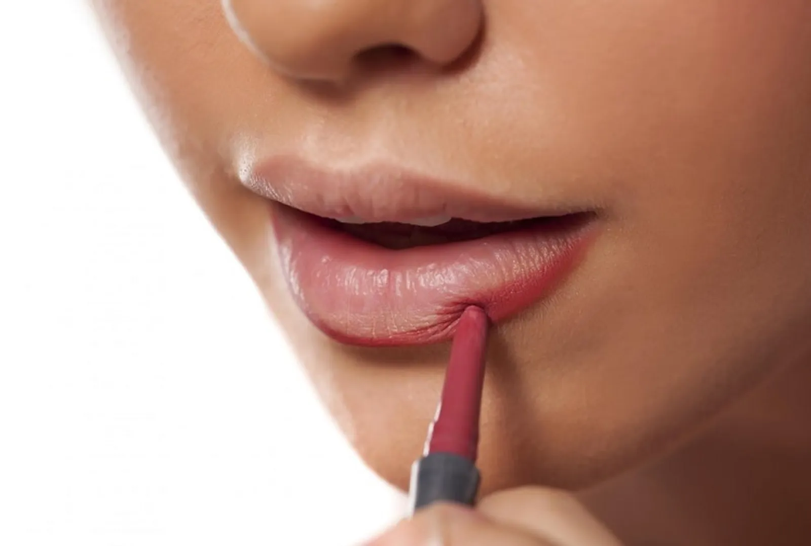 5 Tips Ombre Bibir Hitam yang Bisa Kamu Coba