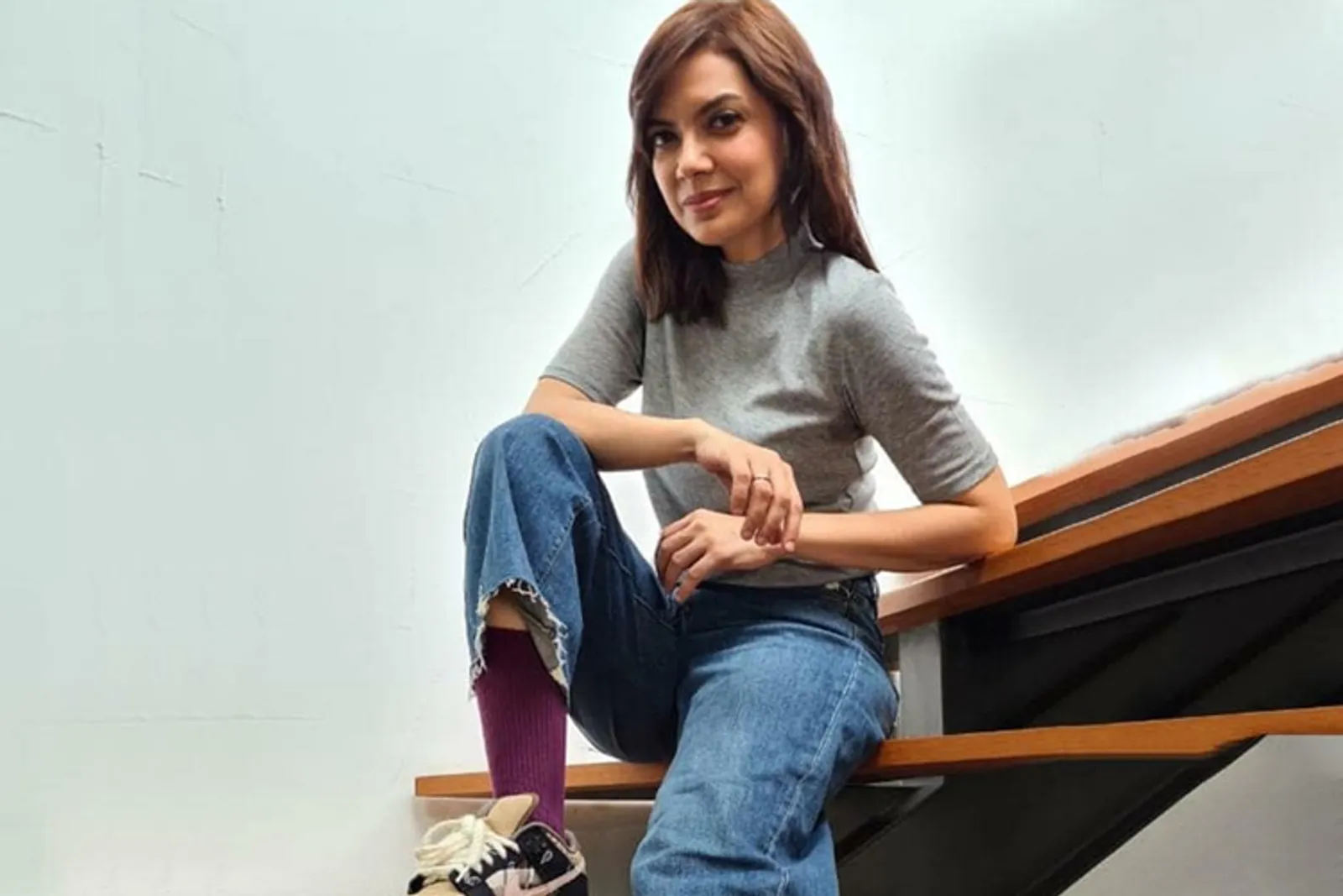 12 Gaya Andalan Najwa Shihab Dengan Sneakers-nya