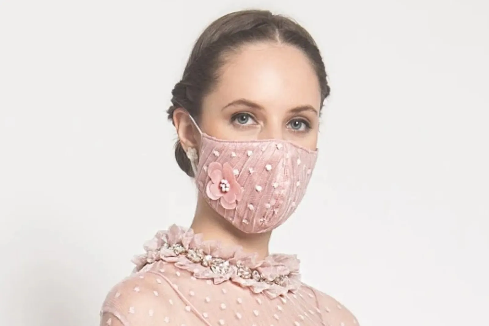 #PopbelaOOTD: Masker Elegan untuk ke Pesta dari Brand Lokal