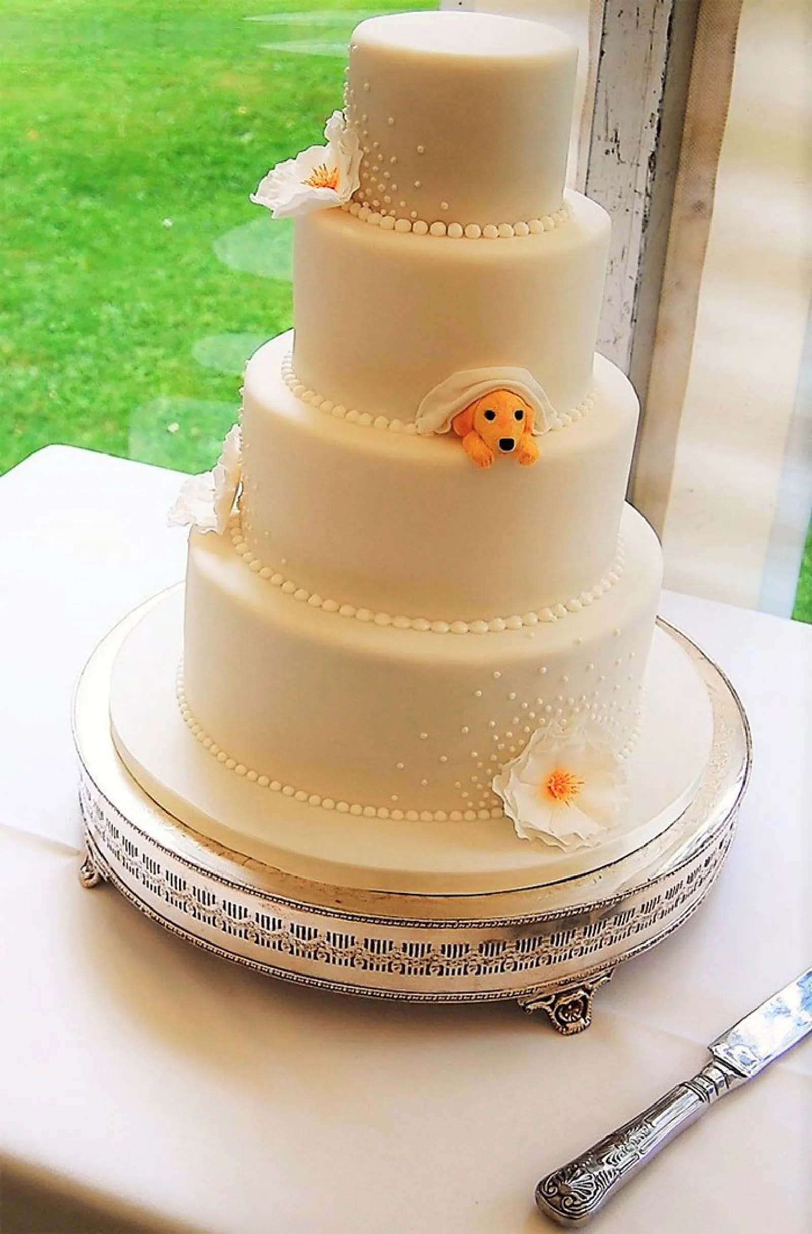 Super Cute, 12 Kue Pernikahan yang Beda Ini Bikin Kamu Gemas!