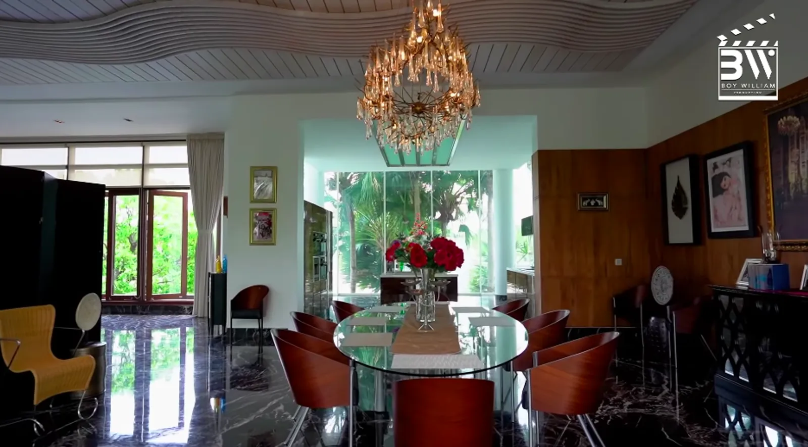 Super Megah, 12 Gaya Mewah Rumah Momo Geisha Bak Hotel Bintang Lima