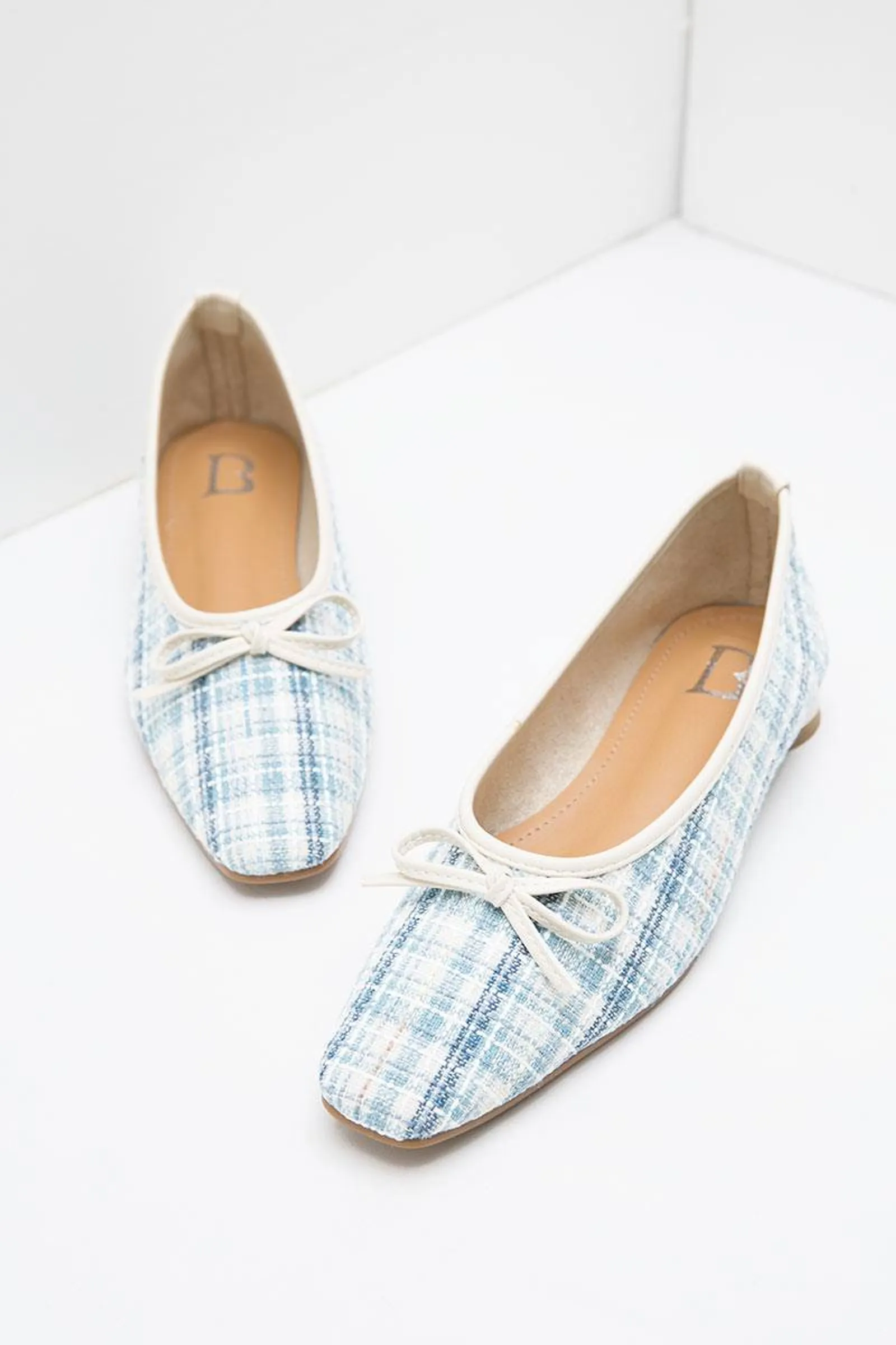 #PopbelaOOTD: Rekomendasi Flat Shoes Brand Lokal di Bawah 400 Ribu 
