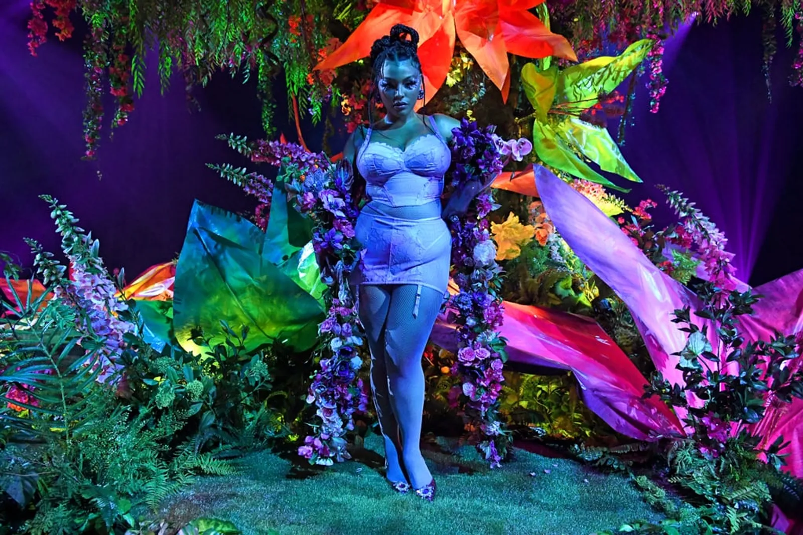 WOW! Para Artis Ini Semi Telanjang untuk Show Pakaian Dalam Rihanna