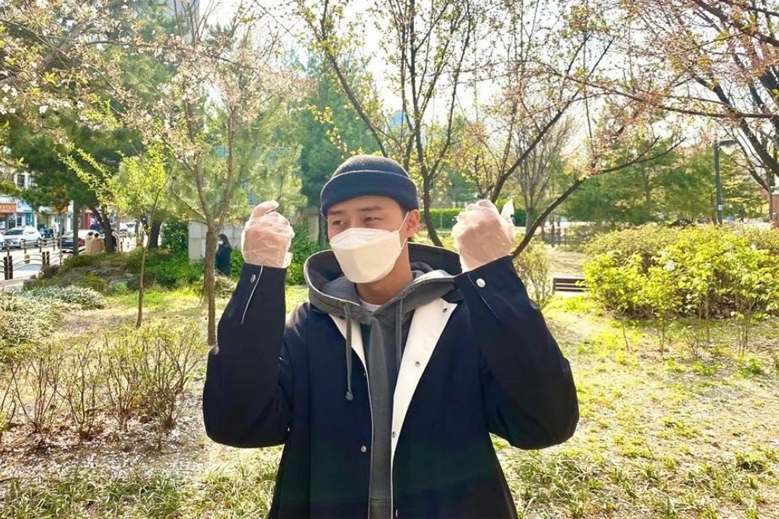 Pesona 9 Aktor Korea Ketika Gunakan Masker, Tetap Tampan Maksimal! 