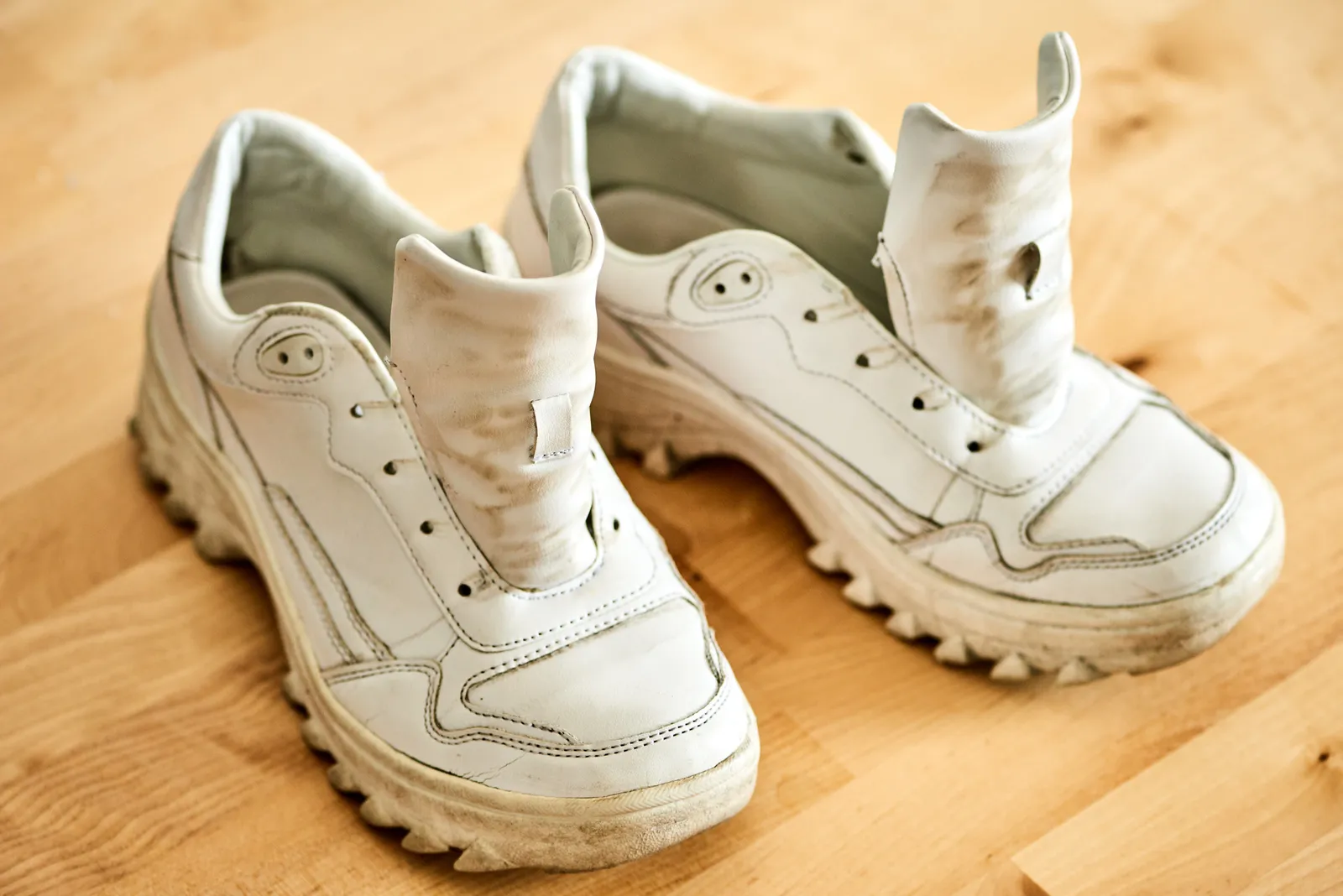 Tips Mencuci Sepatu saat Musim Hujan