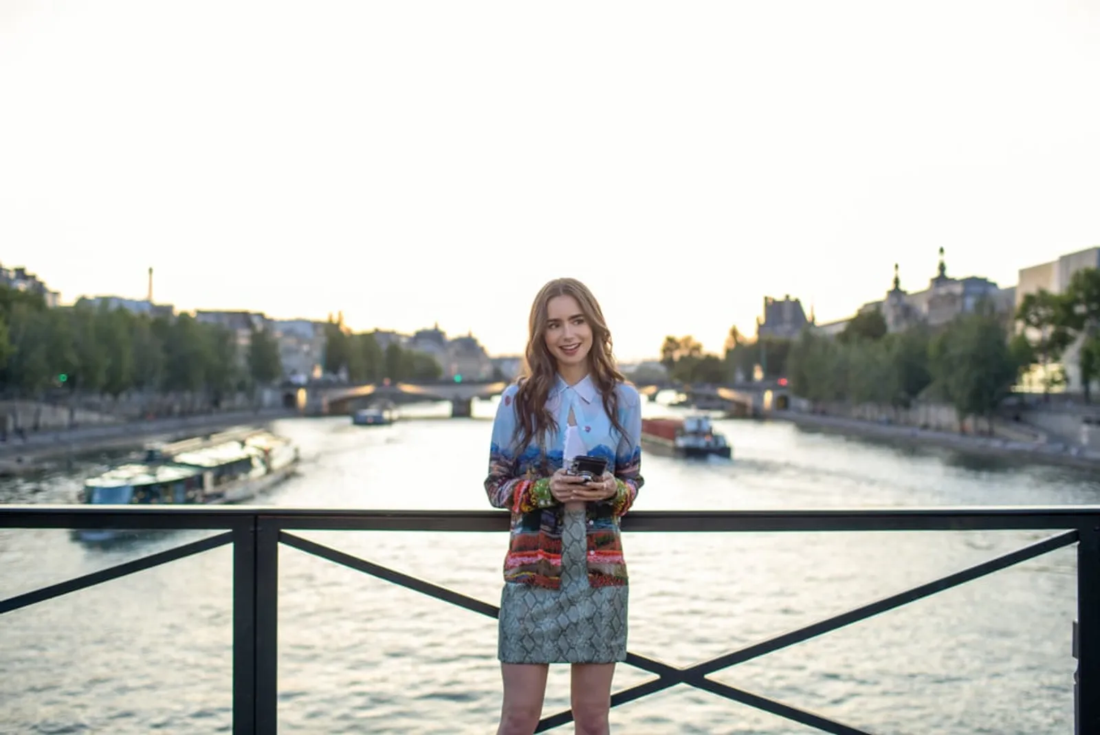 10 Gaya Terbaik Emily Cooper dalam Serial Netflix Emily in Paris