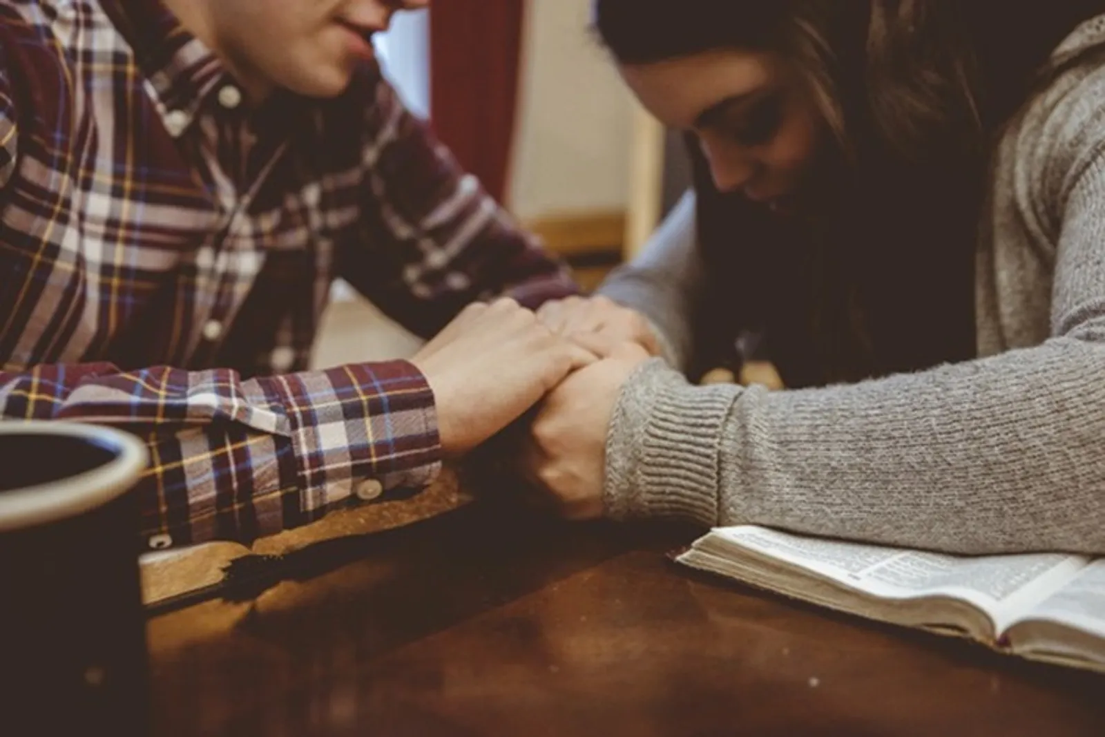 Sadarlah, Ini 5 Tanda Kamu Terlalu Banyak Berkorban dalam Hubungan