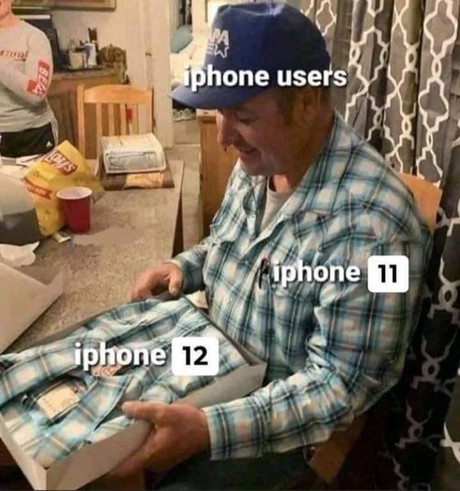 10 Meme Kocak iPhone 12 yang Baru Rilis Ini Bikin Ngakak