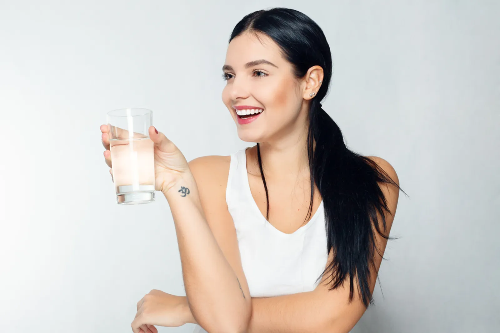 Pahami Prosedurnya, 5 Tips Wujudkan Body Goals dengan Minum Air Putih