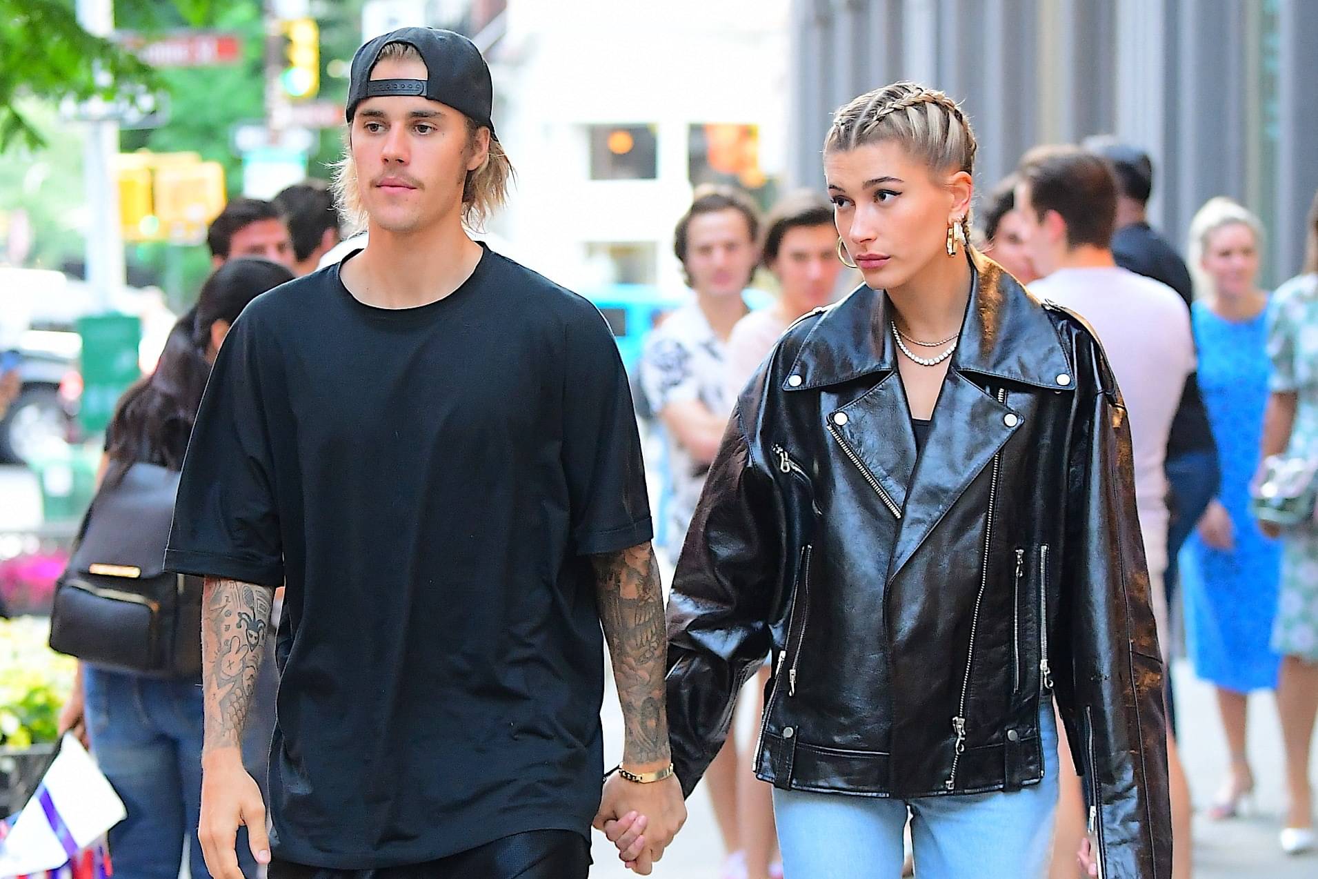 Intip Gaya Street A La Justin Dan Hailey Bieber