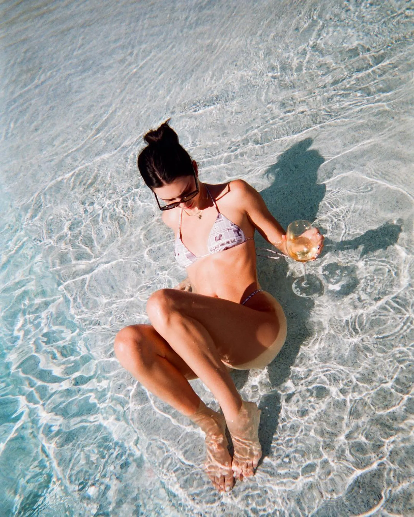 Begini Gaya Seksi Kendall Jenner saat Liburan ke Pantai