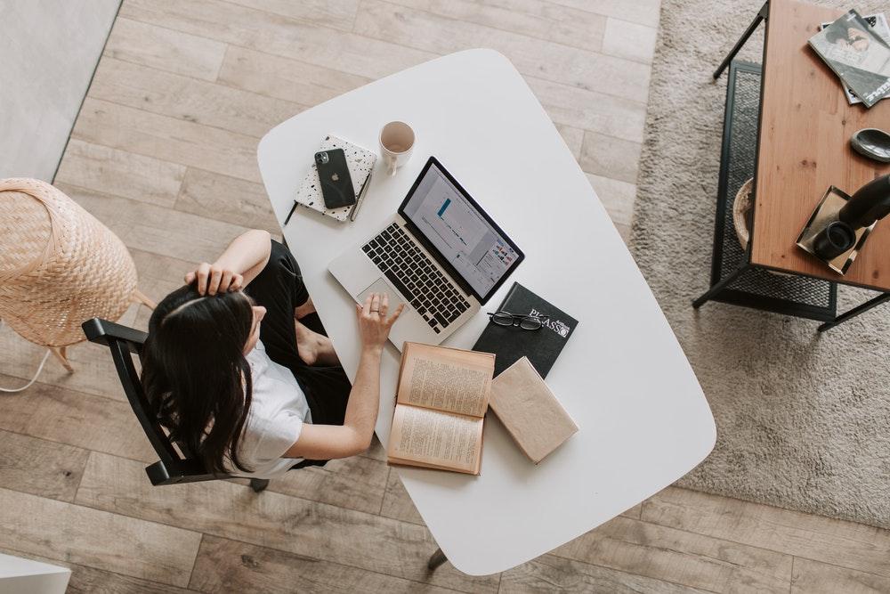 Tampil Profesional, Ini 6 Etika Meeting Online yang Perlu Kamu Ketahui