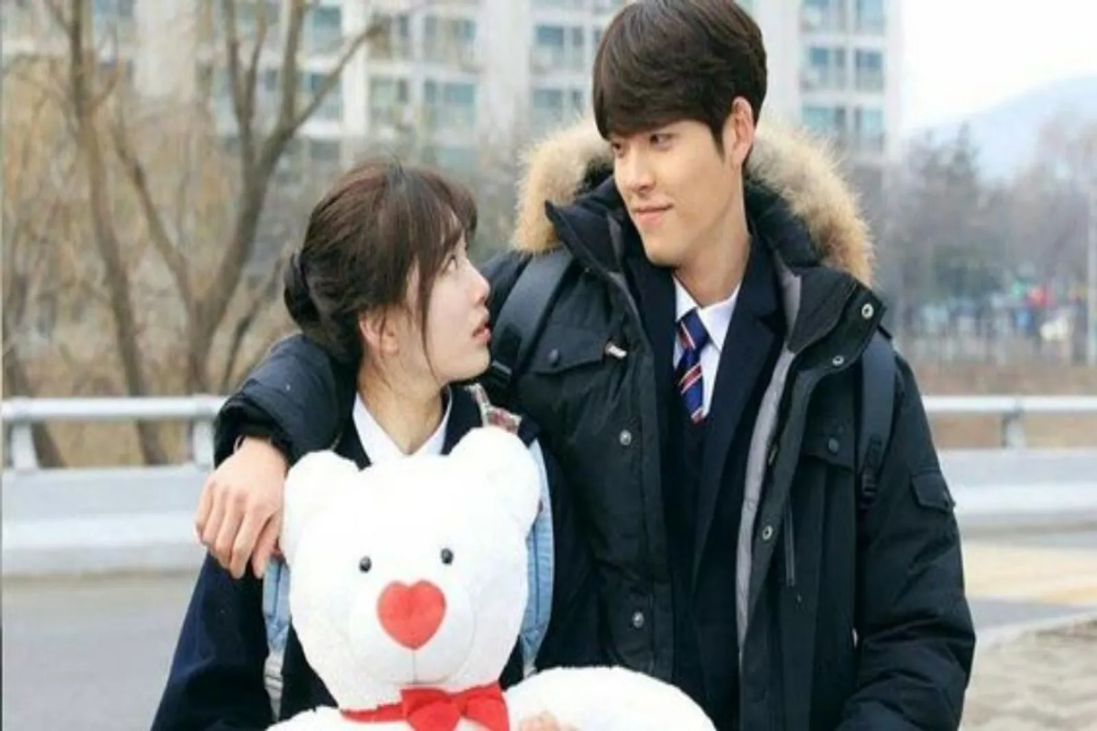 Adu Romantis, Ini 10 Adegan Suzy dengan Nam Joo Hyuk vs Kim Woo Bin
