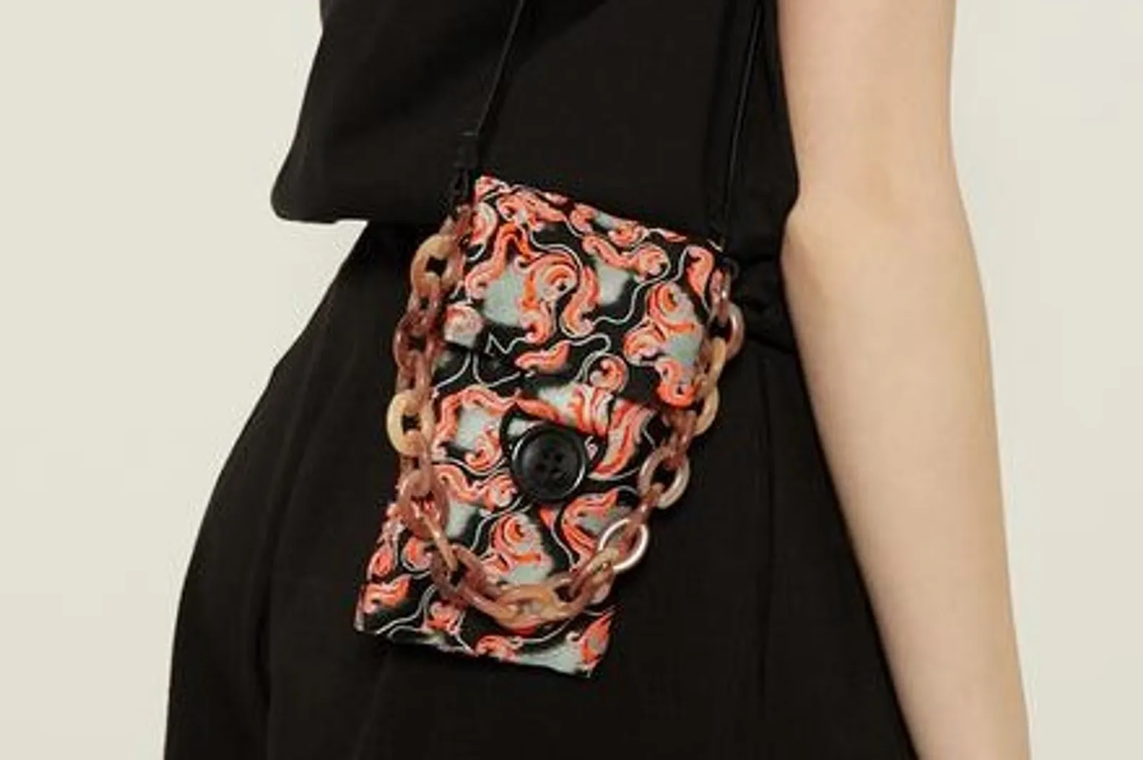 #PopbelaOOTD: Rekomendasi Mini Cross Body Bag