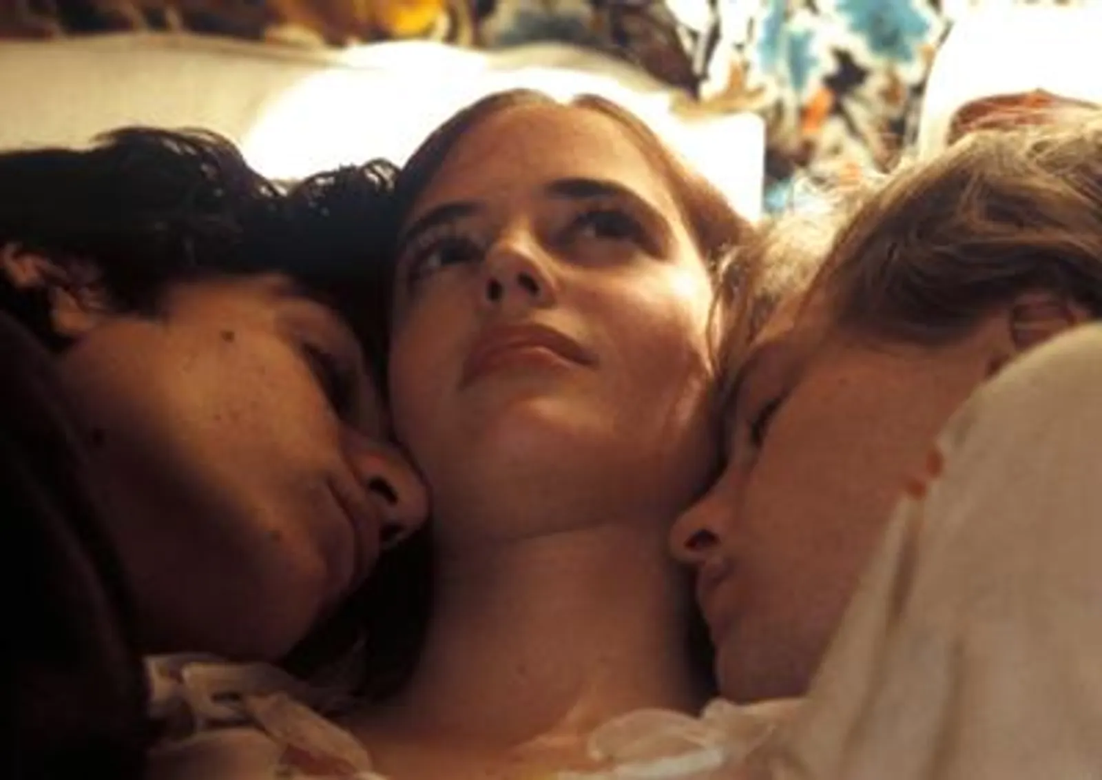 Tak Hanya Andalkan Adegan Threesome, Garapan Film Ini Juga Berkualitas