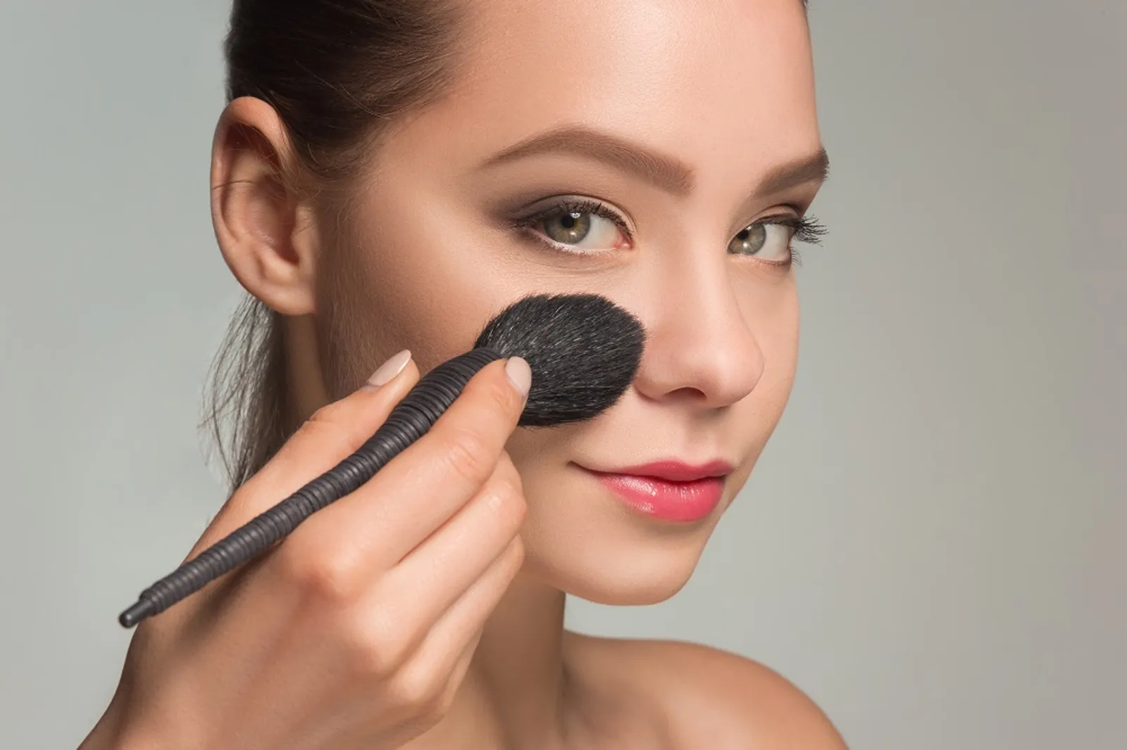 Anti Menor, Ini 5 Trik Makeup Look untuk Ketemu Calon Mertua