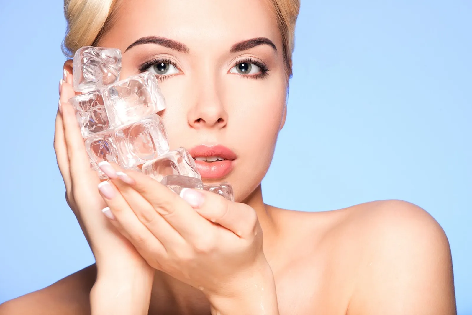 5 Manfaat Es Batu untuk Kecantikan, Nggak Nyangka Bikin Awet Muda