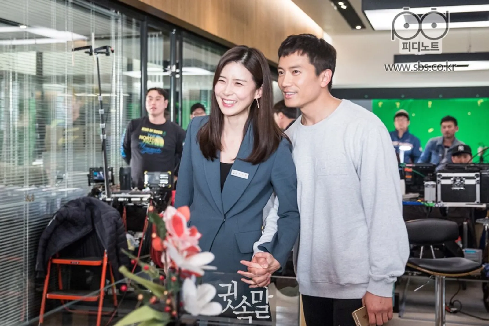 6 Alasan Lee Bo Young dan Ji Sung adalah Couple Goals