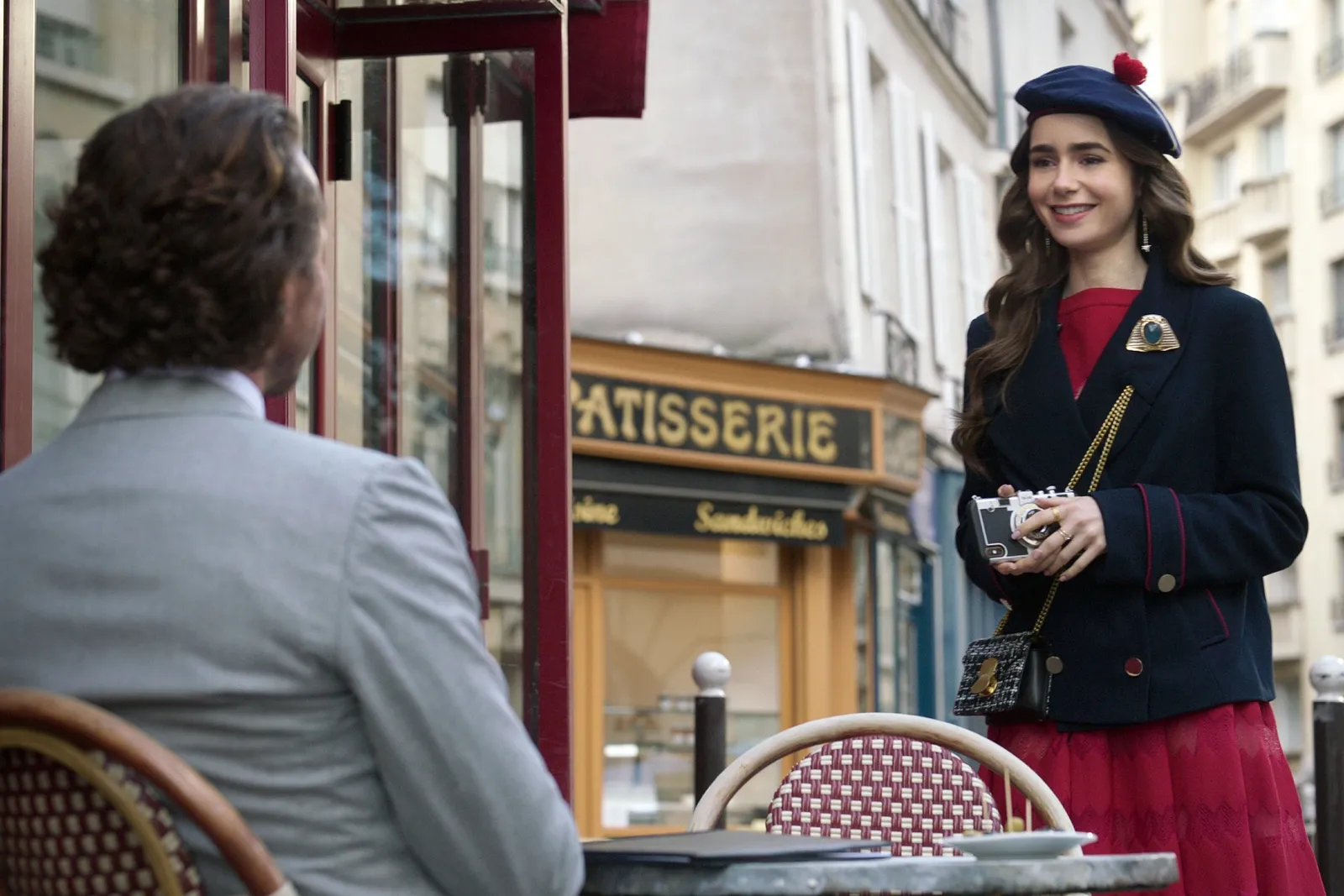 6 Pelajaran Berharga dari Serial Emily in Paris untuk Kariermu