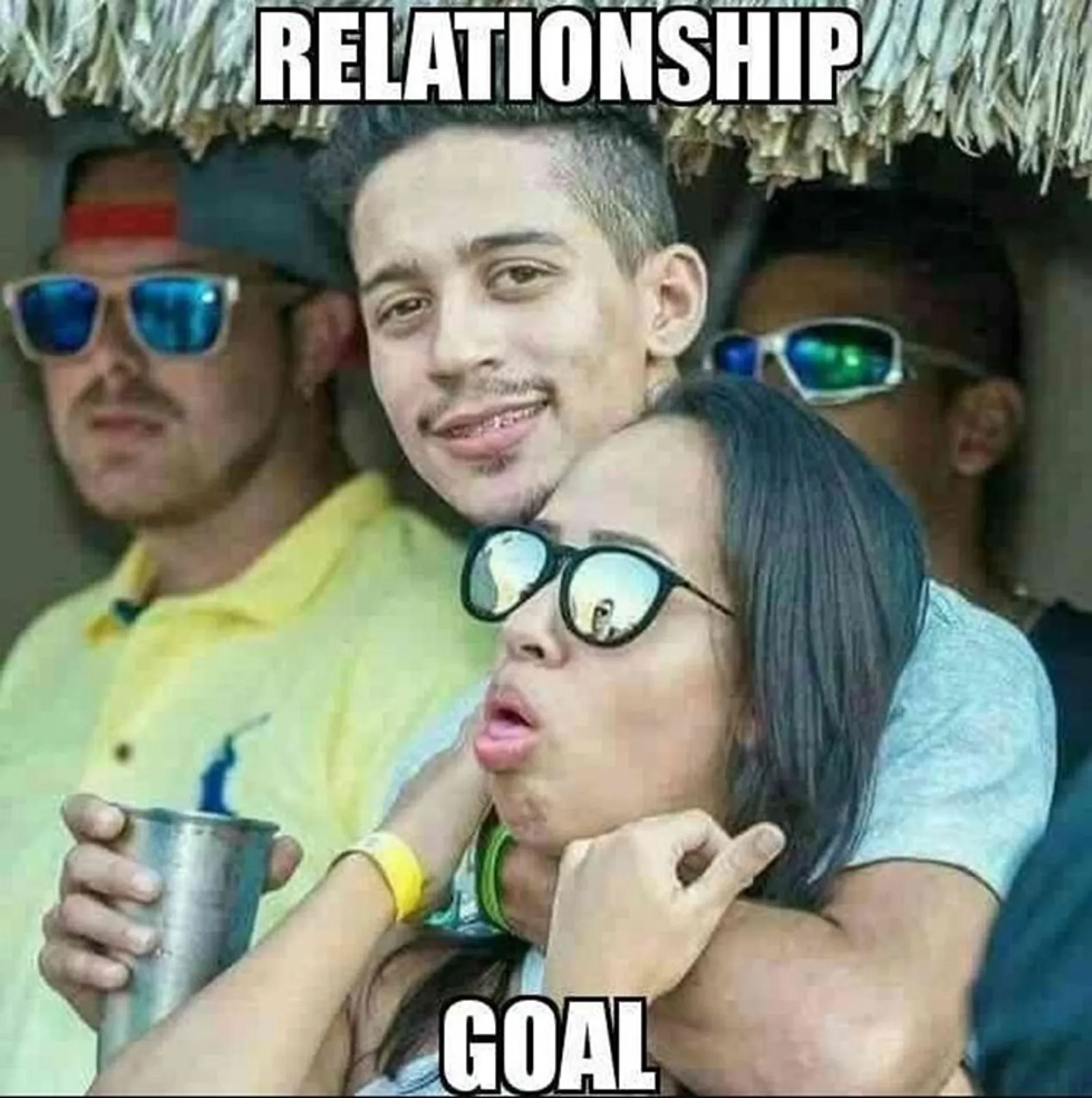 Gagal Romantis! 10 Meme Relationship Goals Ini Justru Bikin Ngakak
